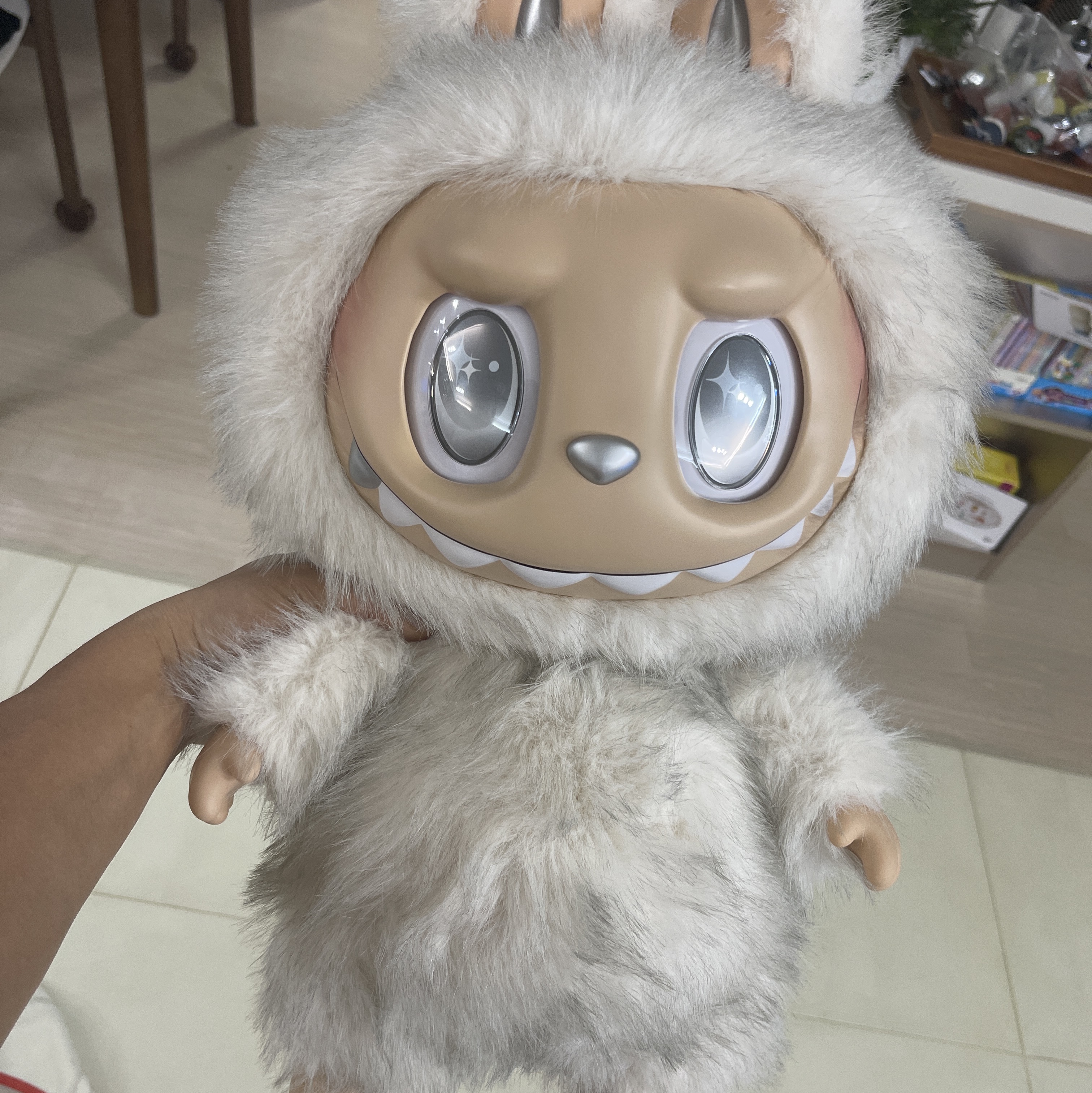 Pop Mart The Monsters Zimomo Angel In Clouds Vinyl Face Doll 착용 스타일 - 2