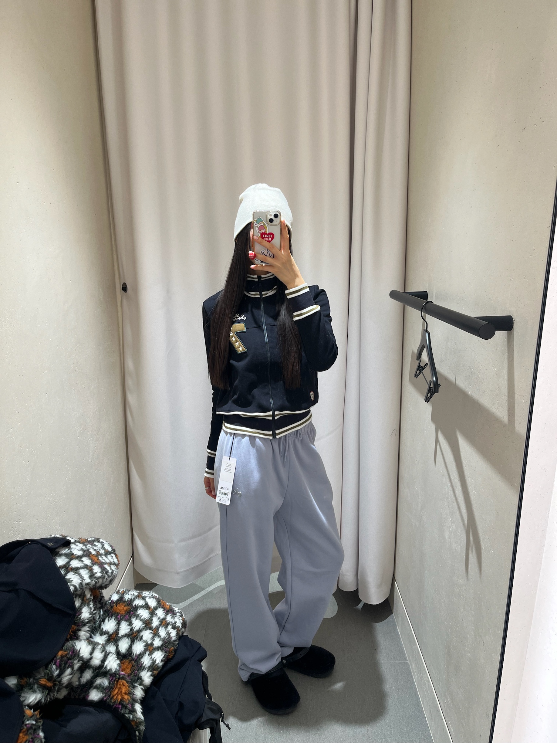 Stussy Basic Skullcap Beanie Bone, Crocs Classic Fur Sure Clog Black 착용 스타일