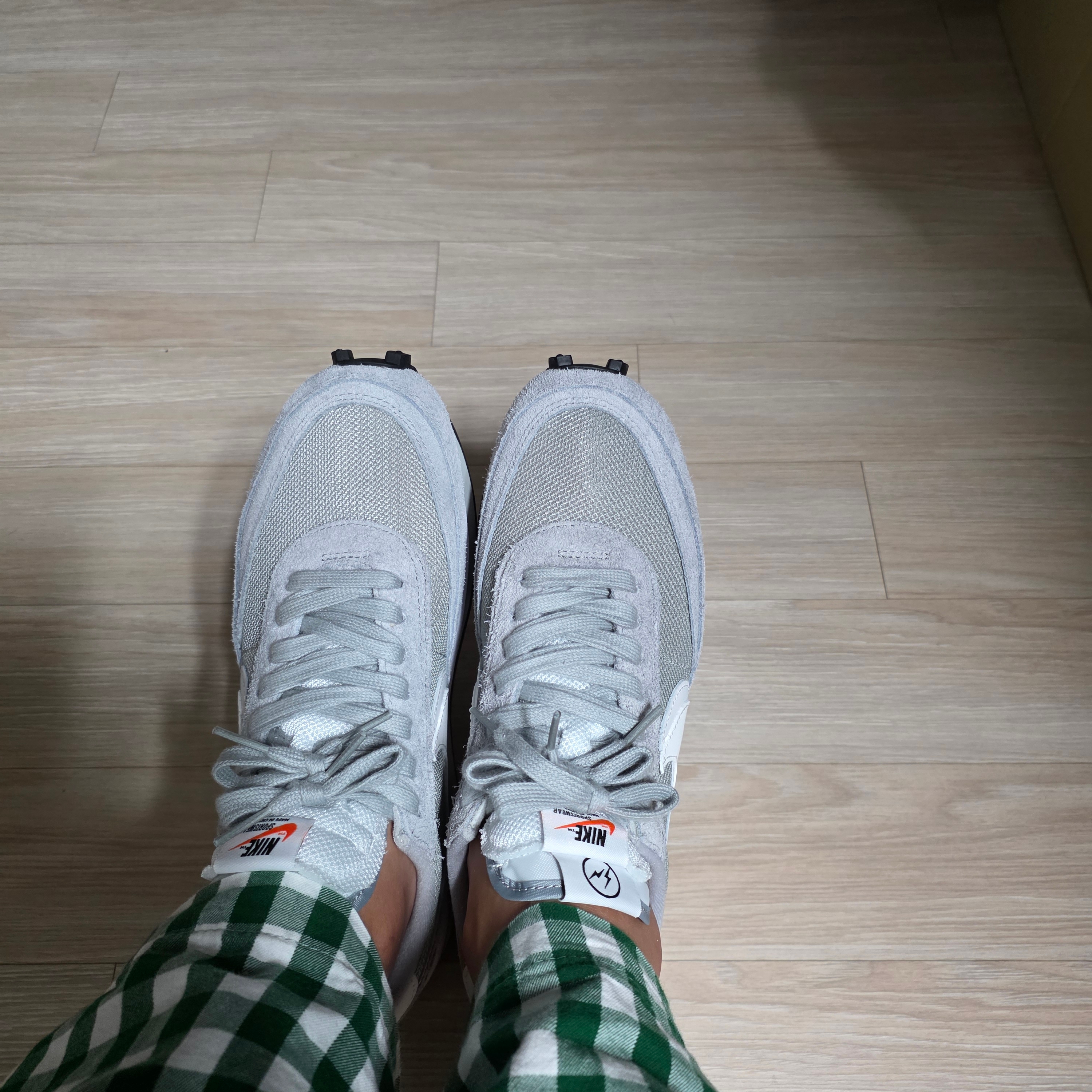 Nike x Sacai x Fragment LDWaffle Light Smoke Grey 착용 스타일 - 2