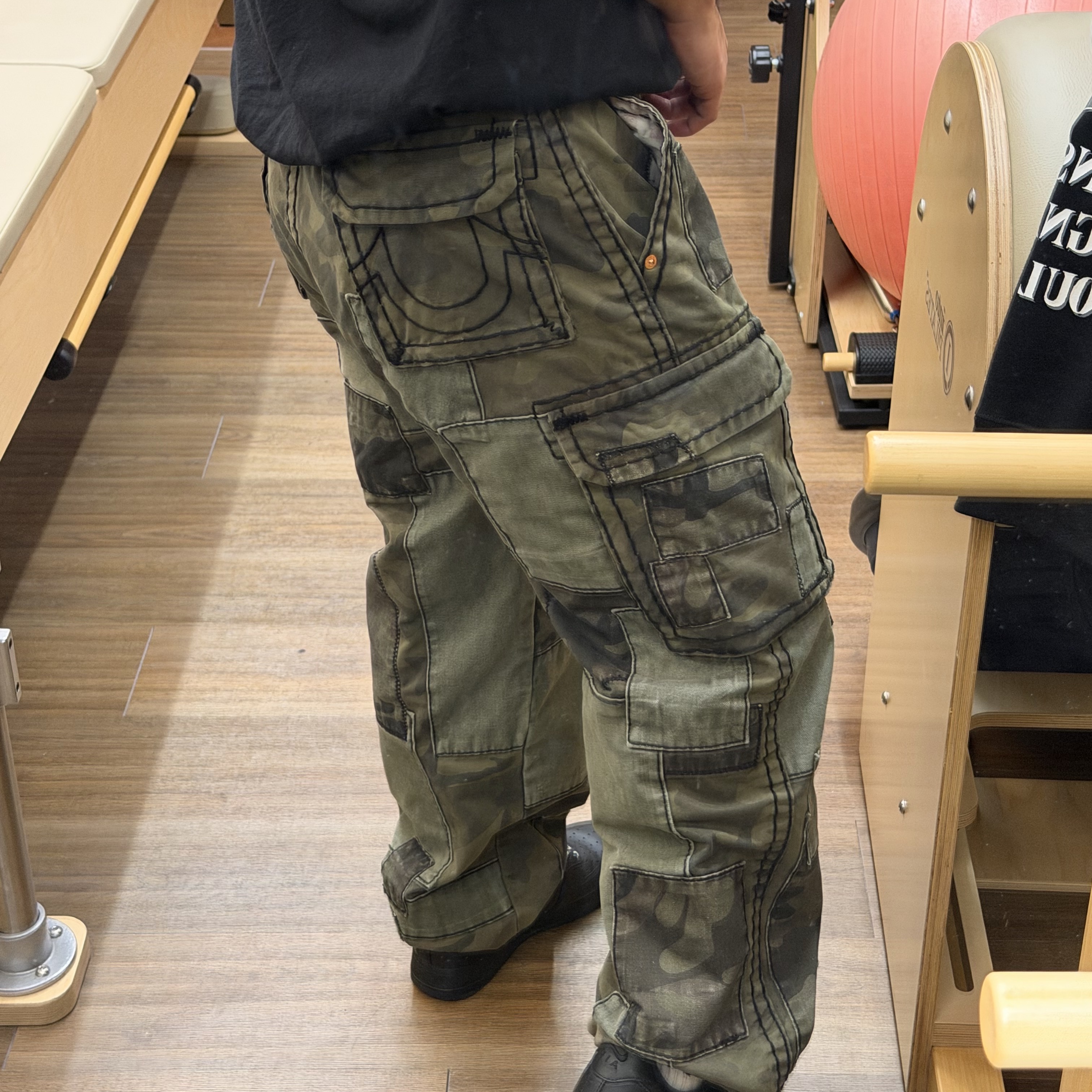 Supreme x True Religion Patchwork Cargo Pant Olive Camo - 25FW 착용 스타일