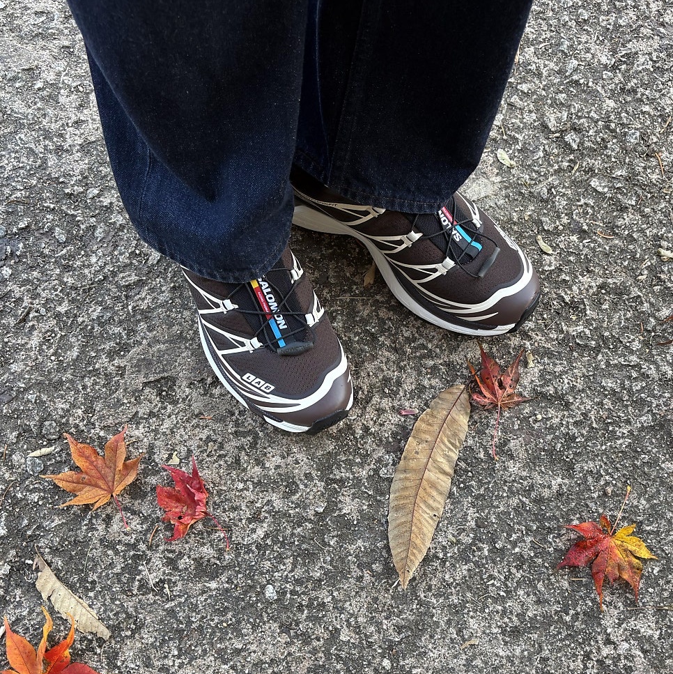 Salomon XT-6 Black Coffee French Roast 착용 스타일 - 3