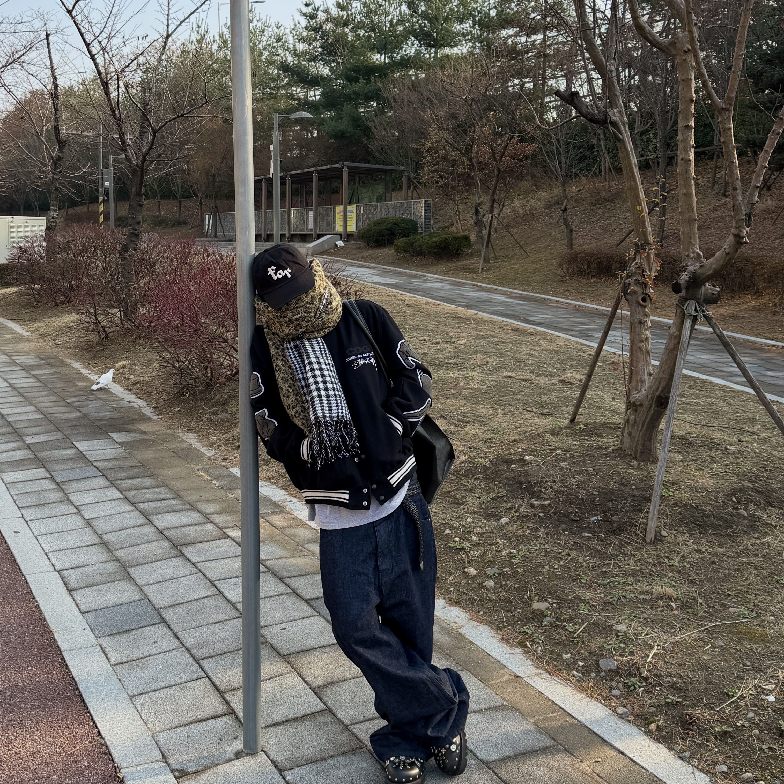 Toga Virilis AJ1066 Mules Leather Black, (W) Toga Pulla AJ1058 Mules Black 착용 스타일 - 2