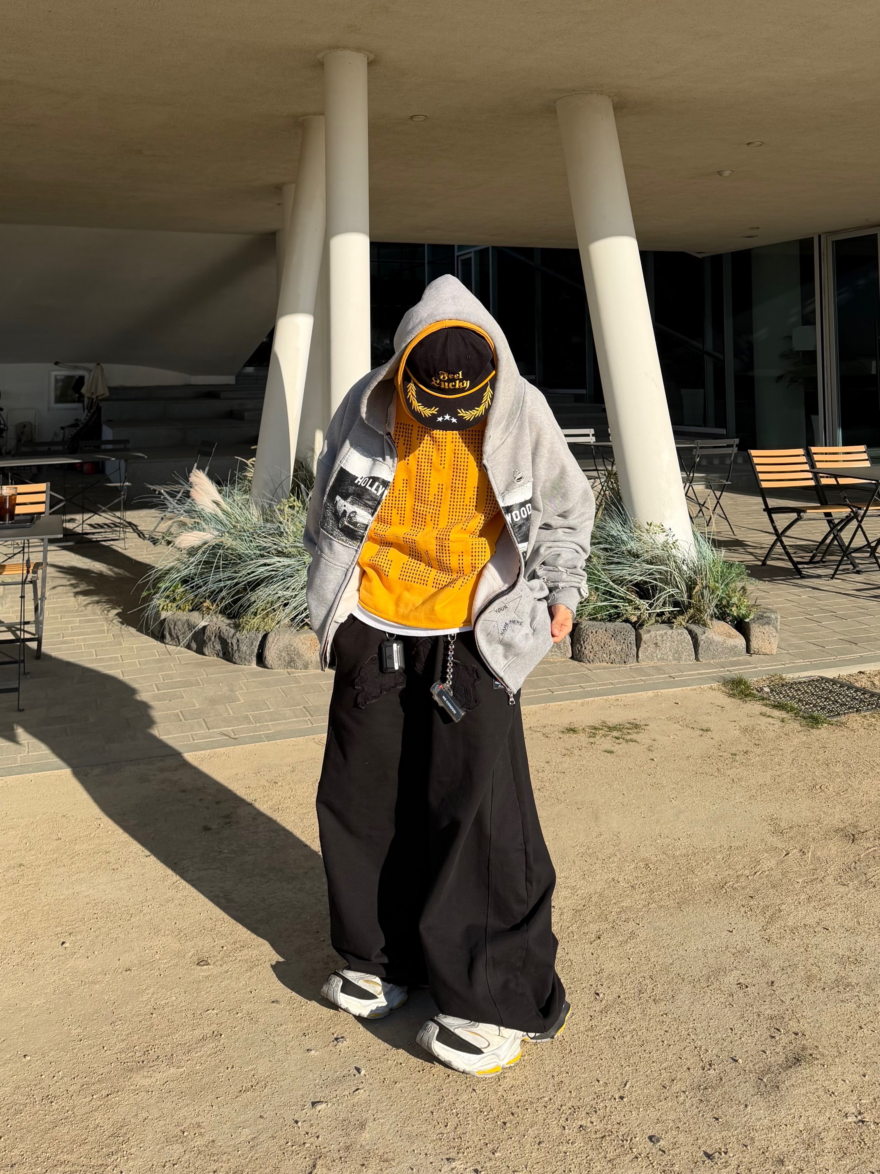 NOD Old Hollywood Zip-up Hoodie Grey, Balenciaga Cargo Sneakers Grey Black Yellow 착용 스타일 - 2