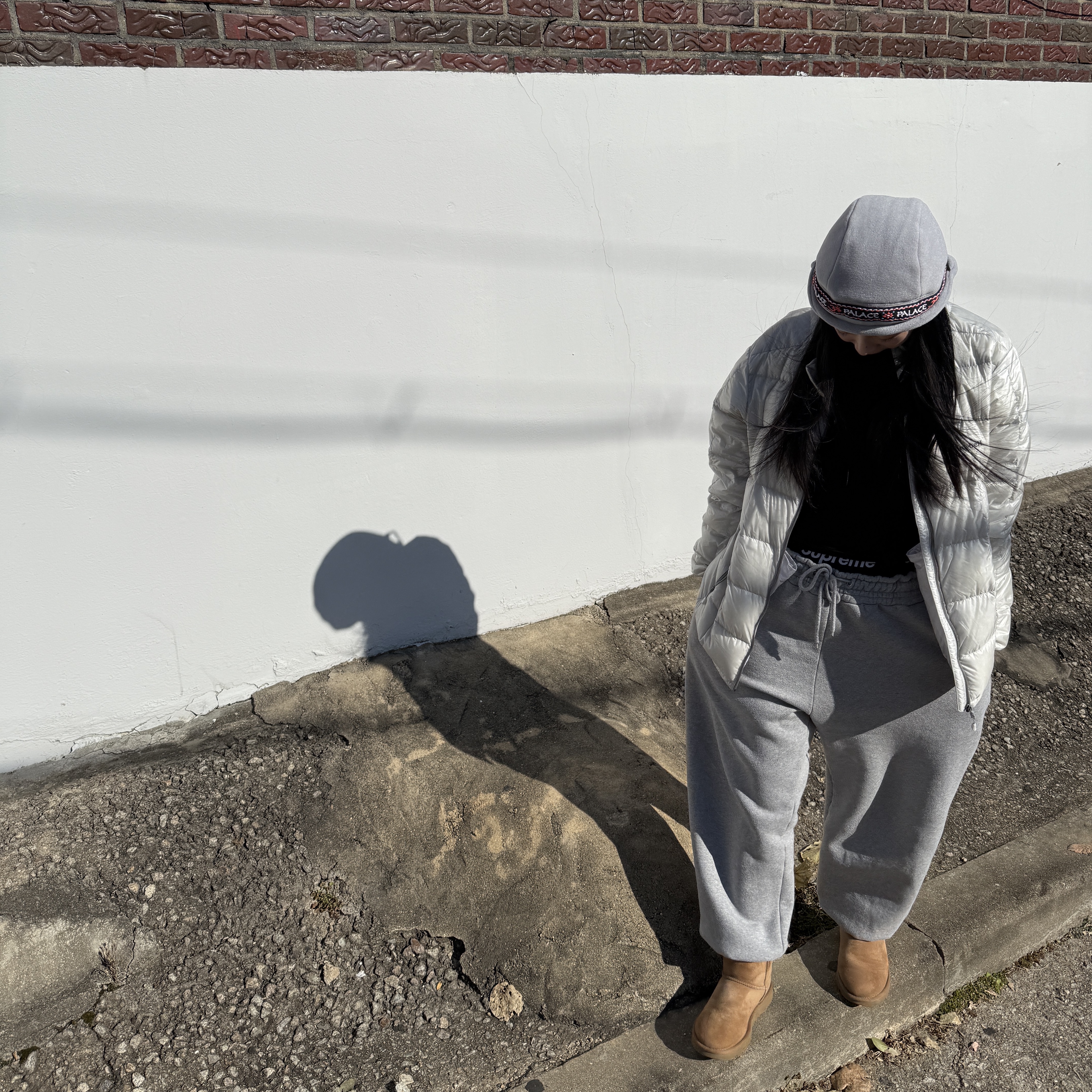 Palace Polartec OM Earflap Beanie Grey - 25FW, Montbell Superior Down Jacket Light Gray 착용 스타일 - 2