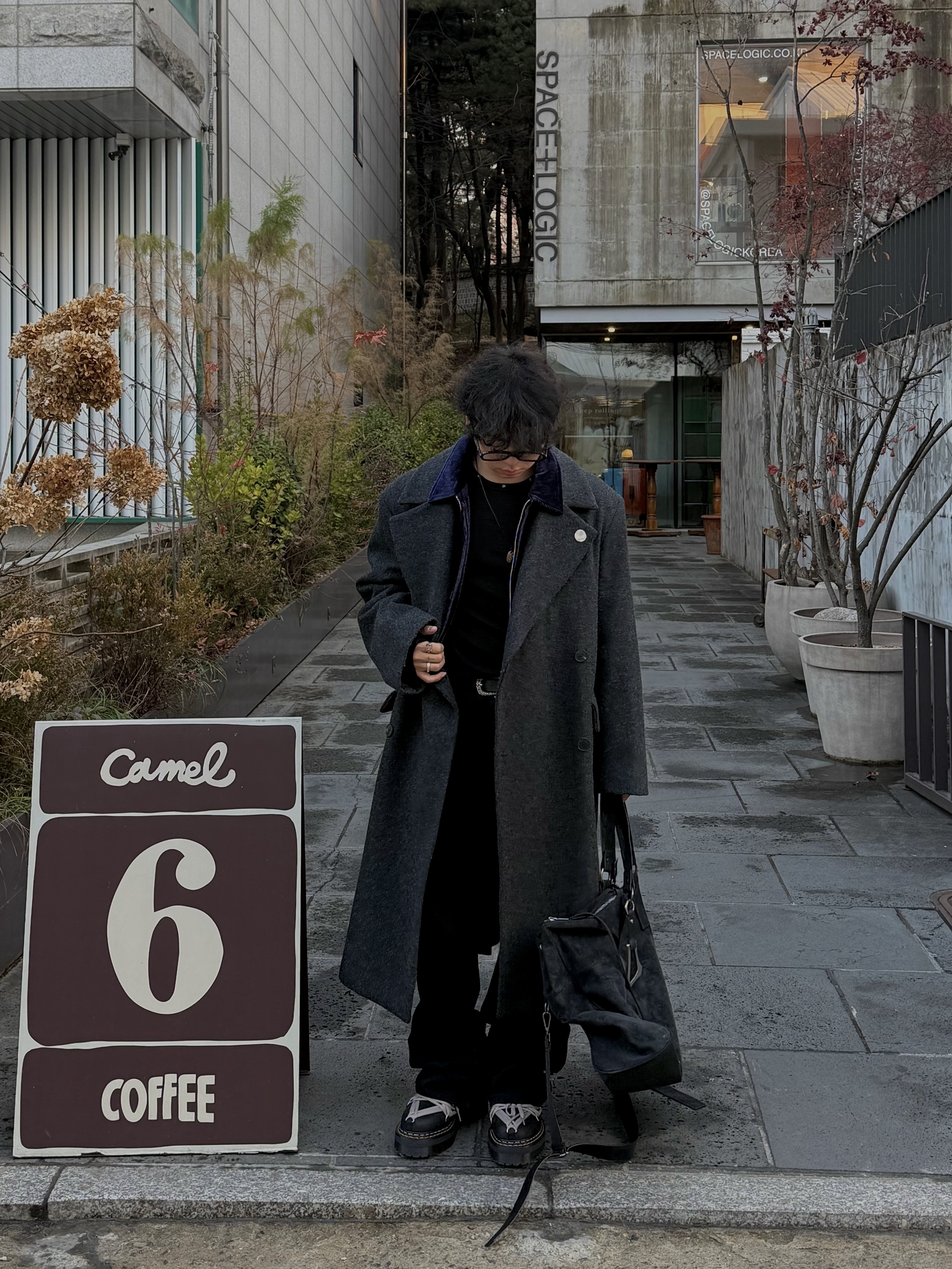 Dr. Martens x Rick Owens 1460 Quad Sole Mega Lace Boots Black, Gentle Monster x Maison Margiela MM114 Black Clear 착용 스타일 - 1