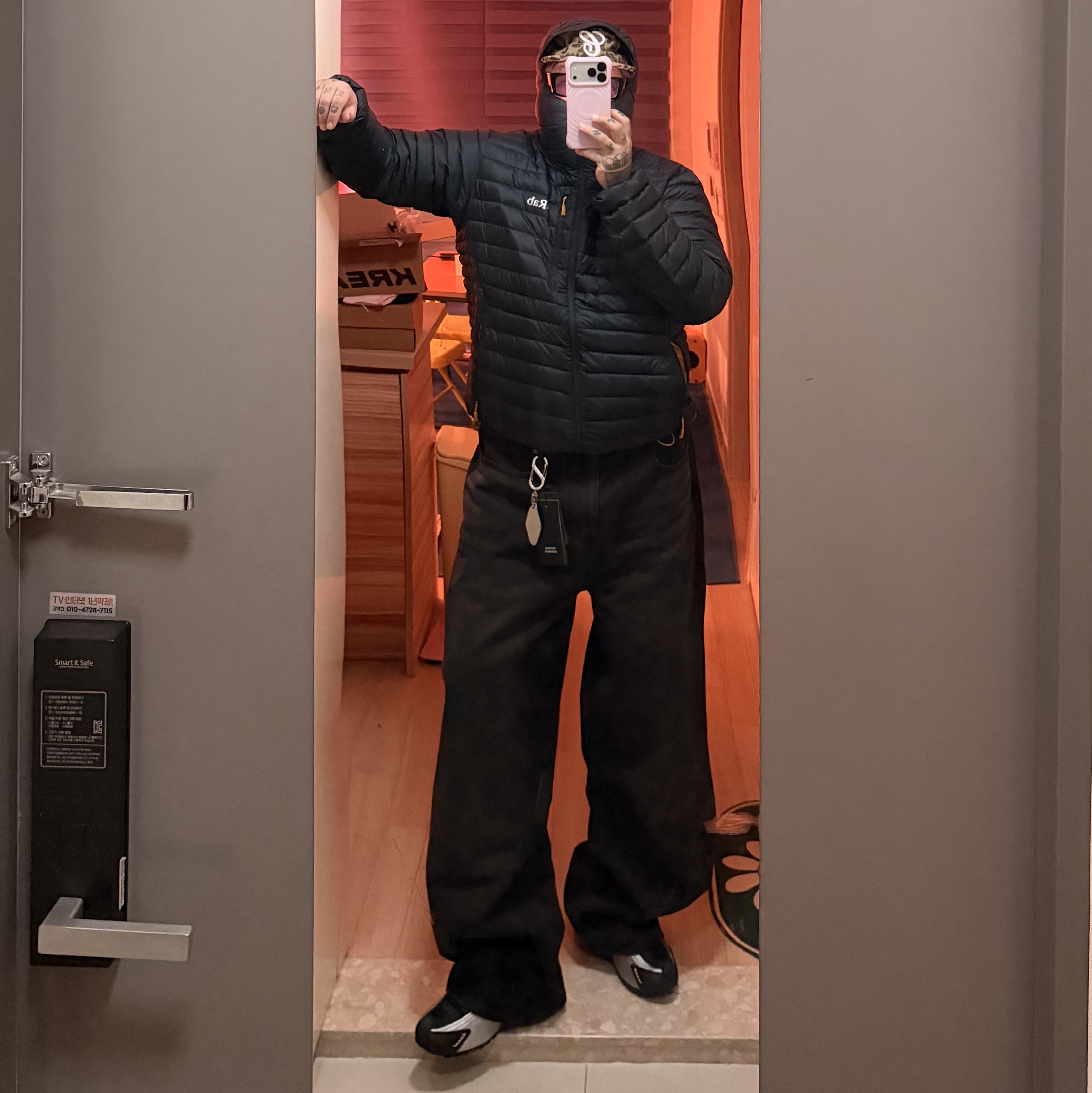 Rab Microlight Alpine Jacket Beluga 착용 스타일