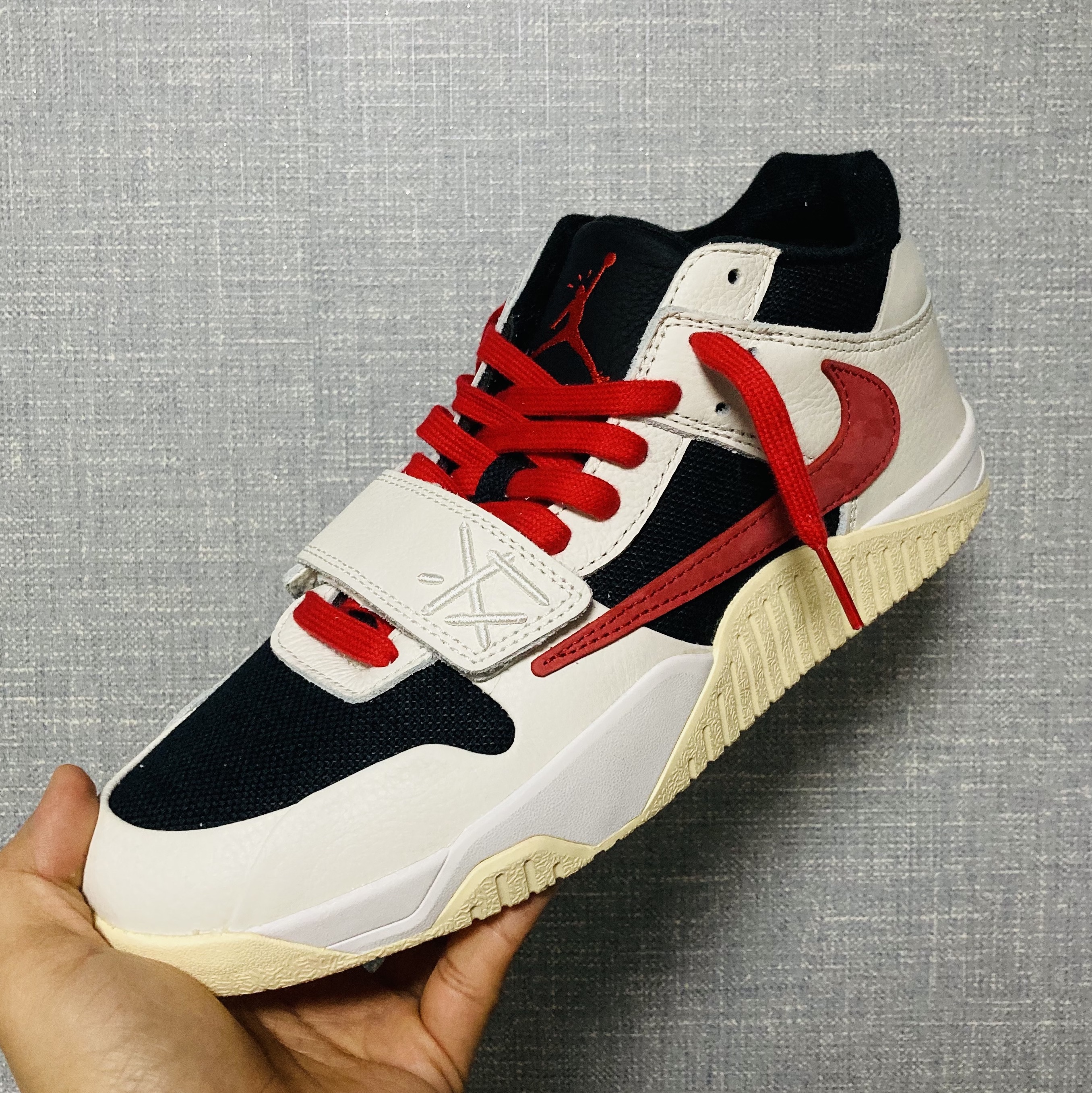Jordan x Travis Scott Jumpman Jack TR University Red 착용 스타일