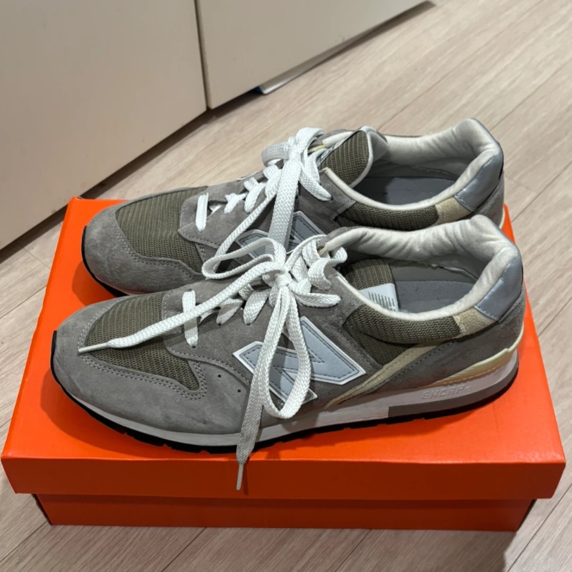 New Balance Made in USA 996 Grey 착용 스타일