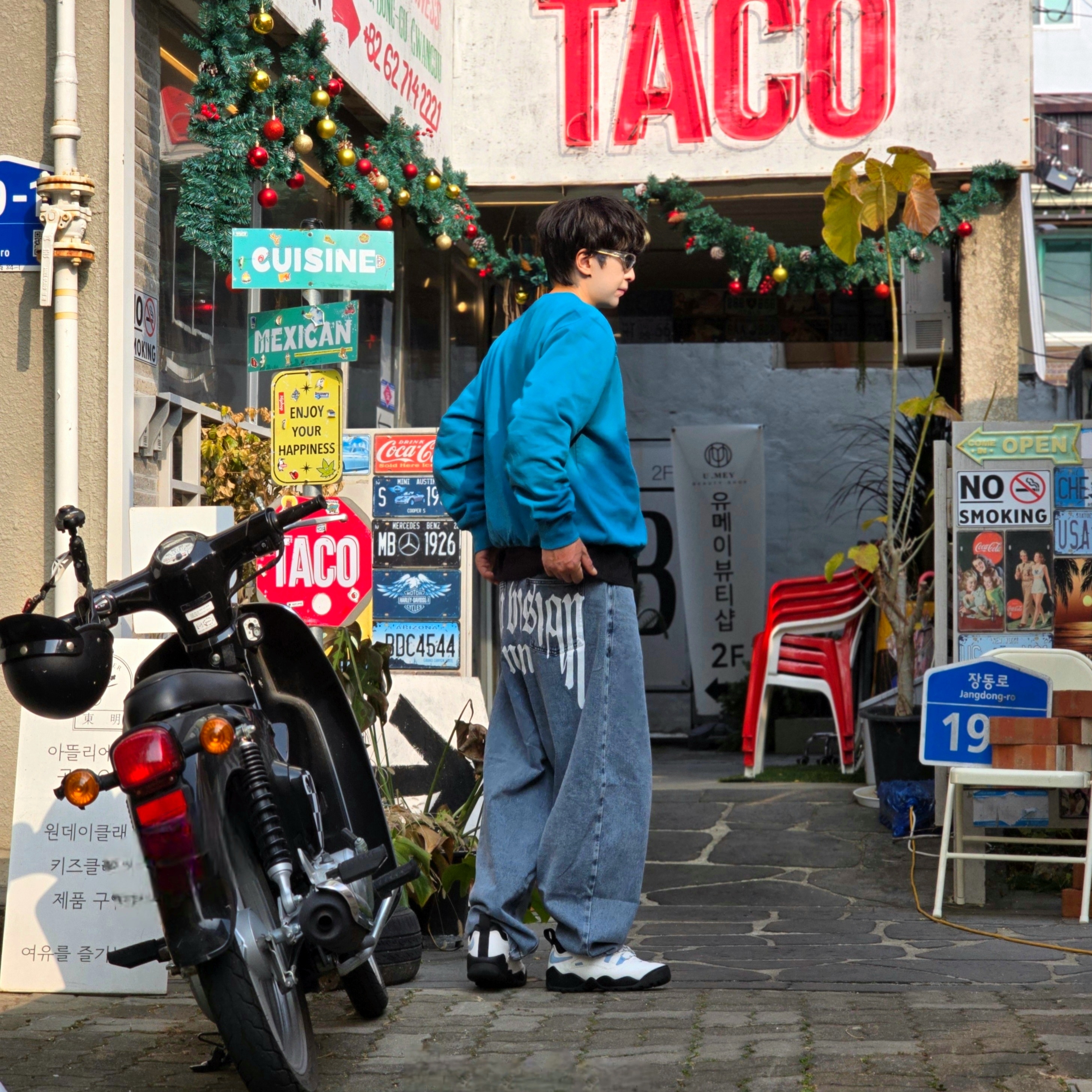 NOMANUAL Raw Vision Denim Pants White Blue, Nike x Supreme SB Darwin Low White 착용 스타일 - 3