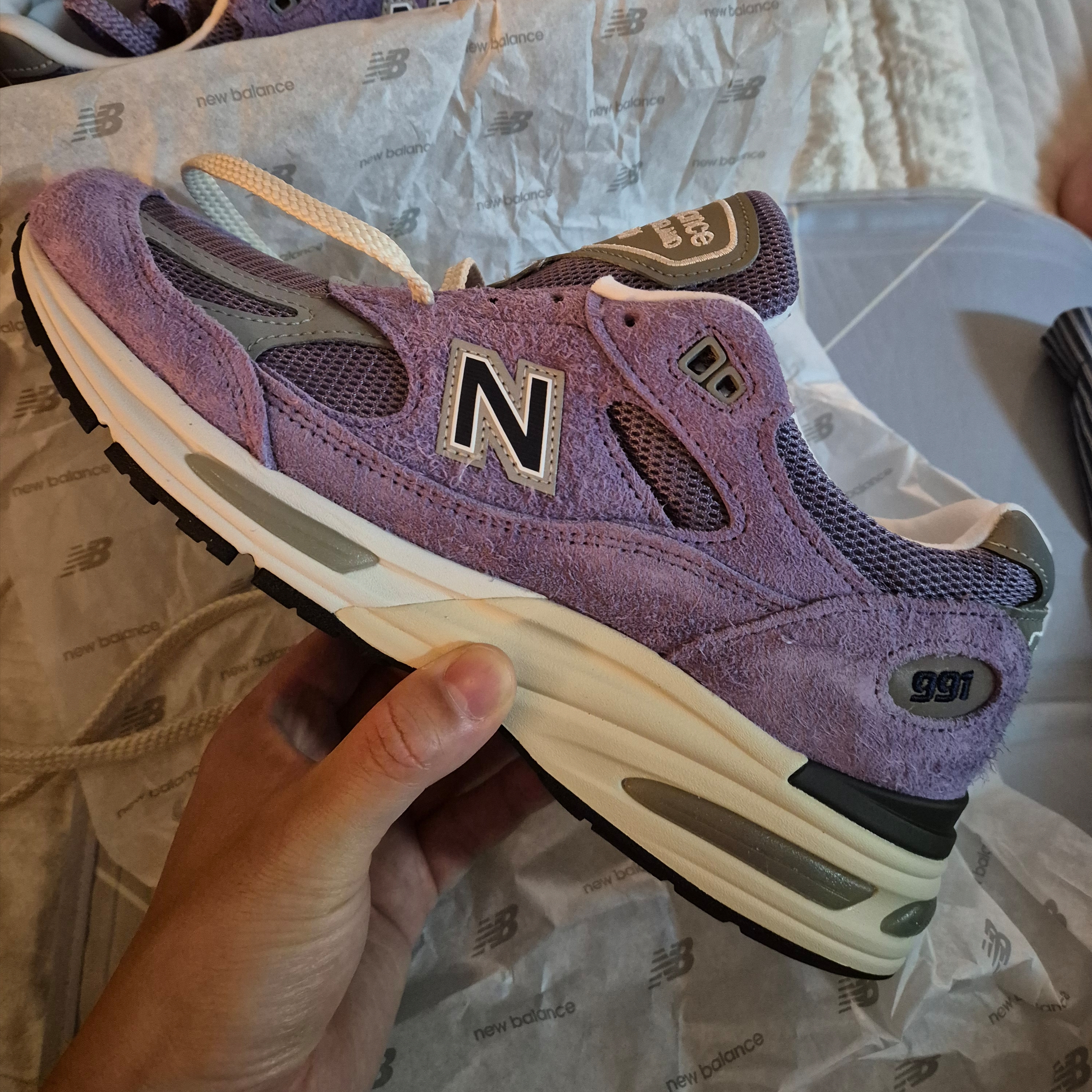 New Balance 991v2 Made in UK Dusk Purple Sage 착용 스타일