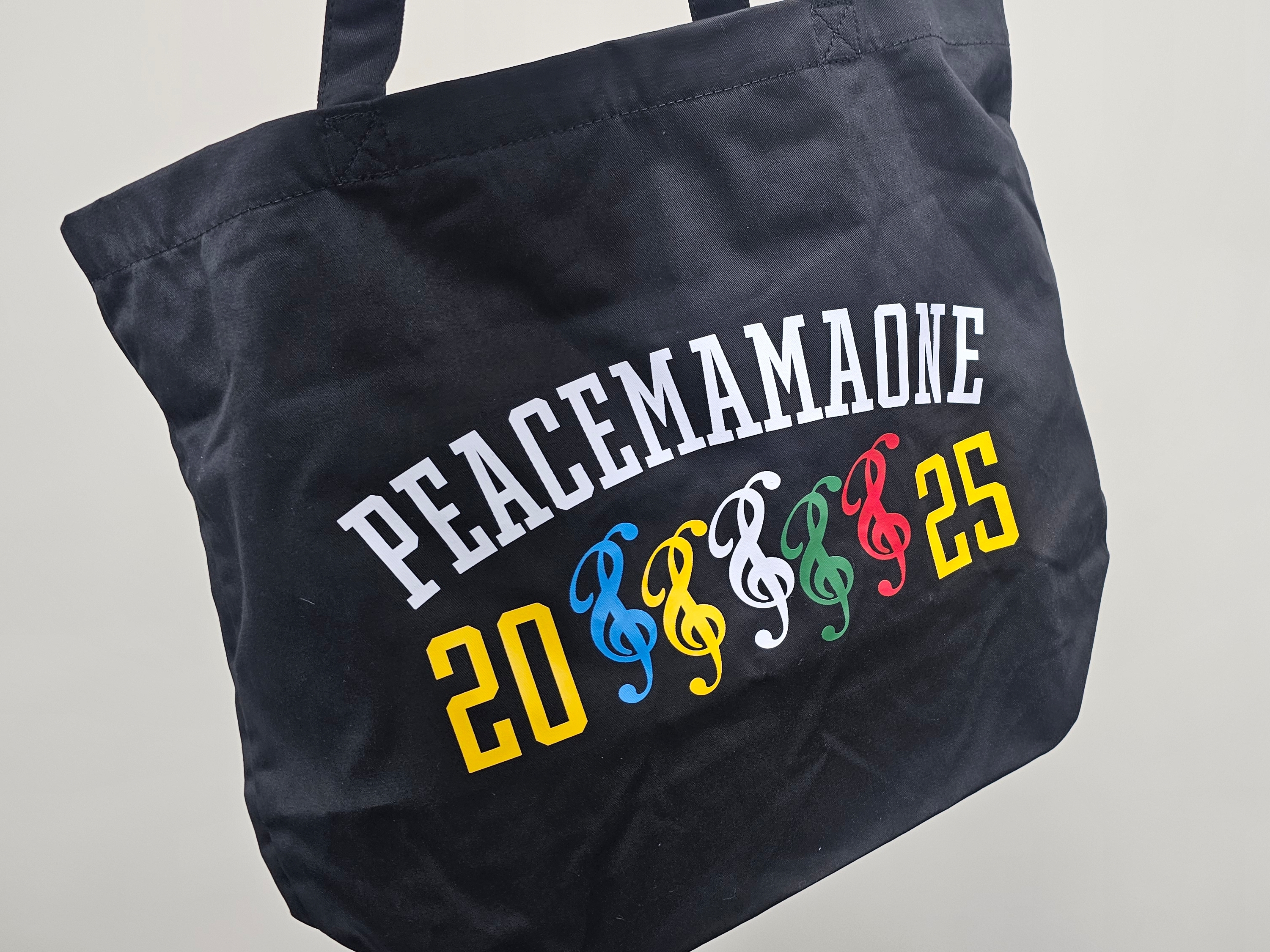 Peaceminusone x 2025 MAMA Awards Peacemamaone Eco Bag Black 착용 스타일 - 1