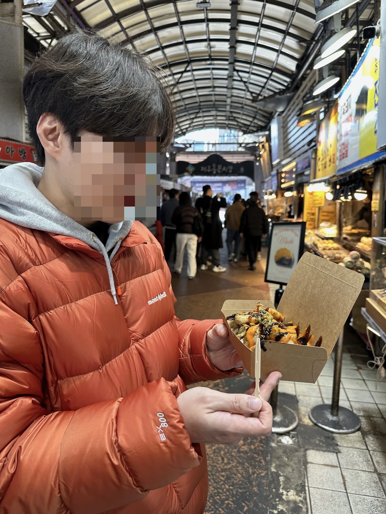 Montbell Light Alpine Down Jacket Brick 착용 스타일
