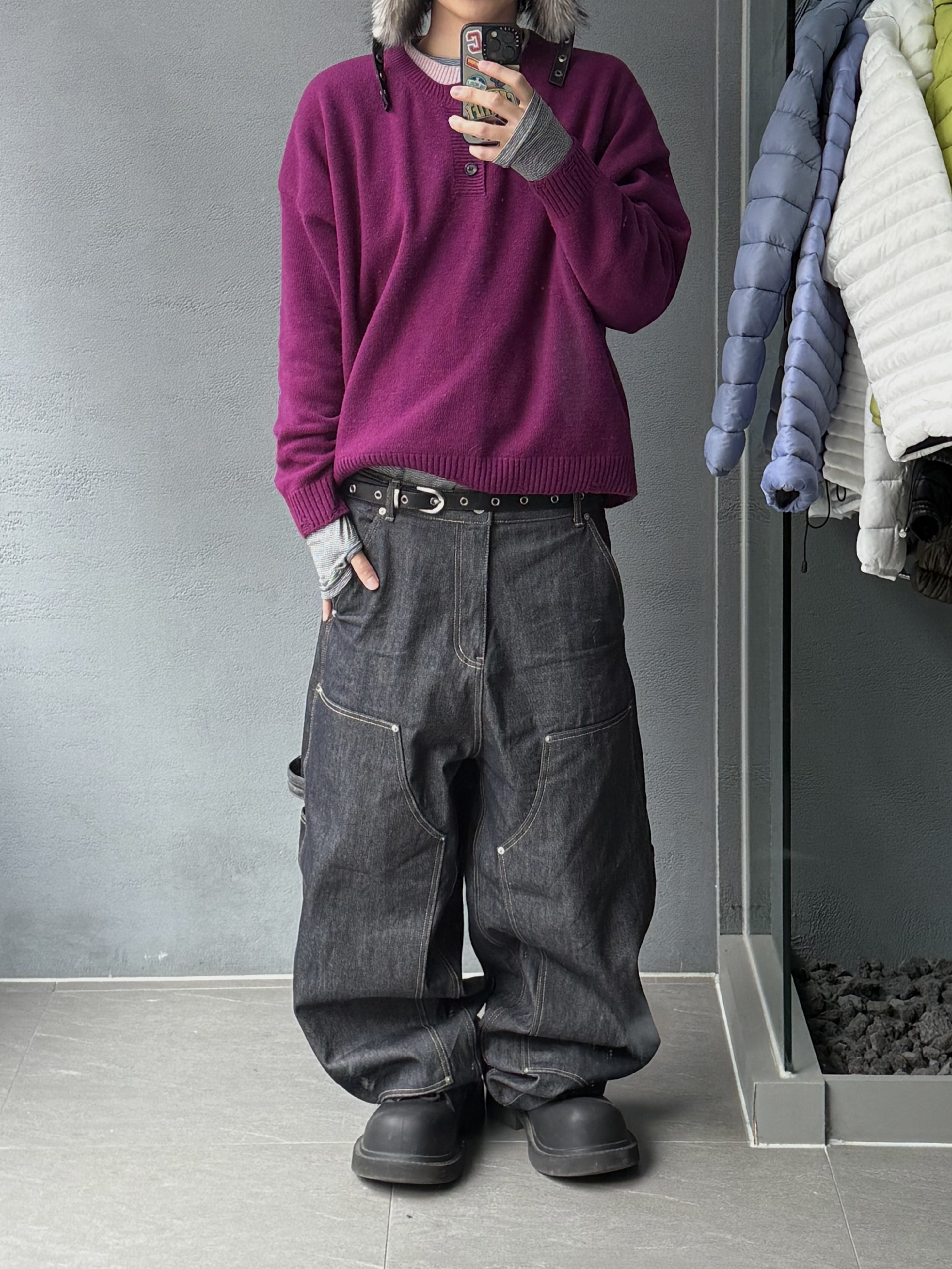 MJD Contrast Neck Cash Crop Knit Magenta, GRAILZ x KOIN SEOUL Carpenter Raw Denim Pants Indigo 착용 스타일