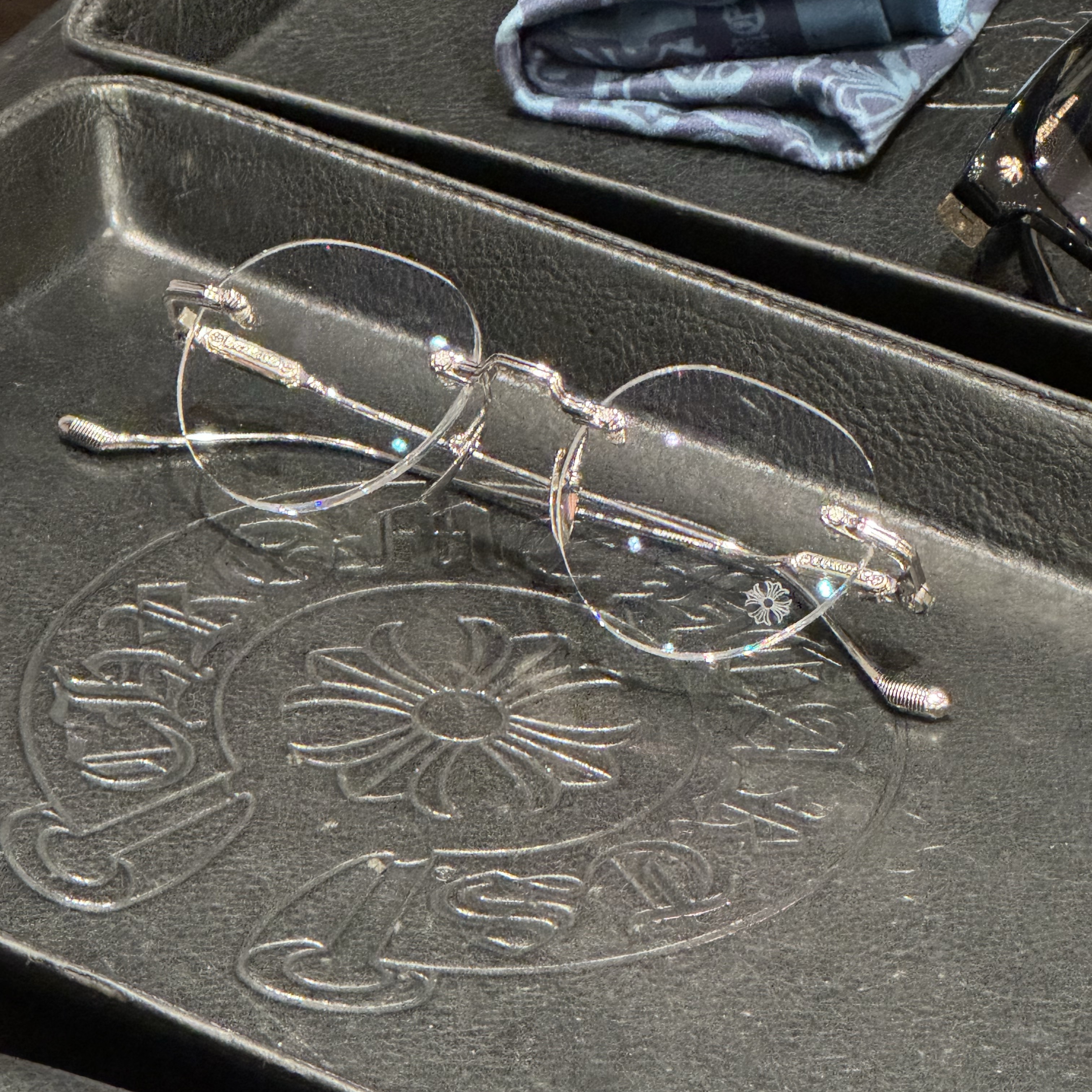 Chrome Hearts Soffffffffers I Shiny Silver 착용 스타일 - 2