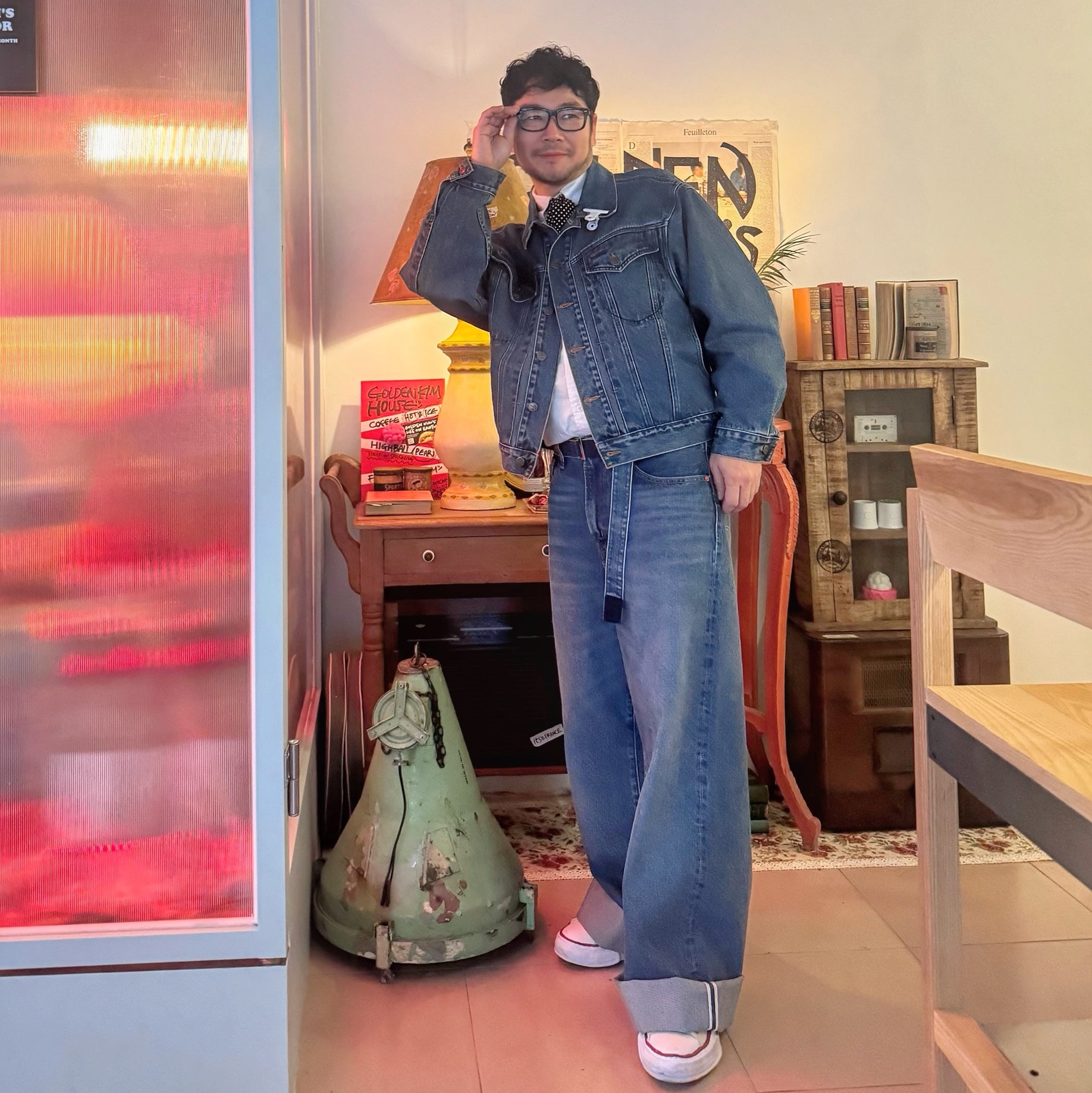 Levi's x Sacai Denim Pants Blue, Maison Mihara Yasuhiro Peterson OG Sole Canvas Low-top Sneakers Natural 착용 스타일 - 2