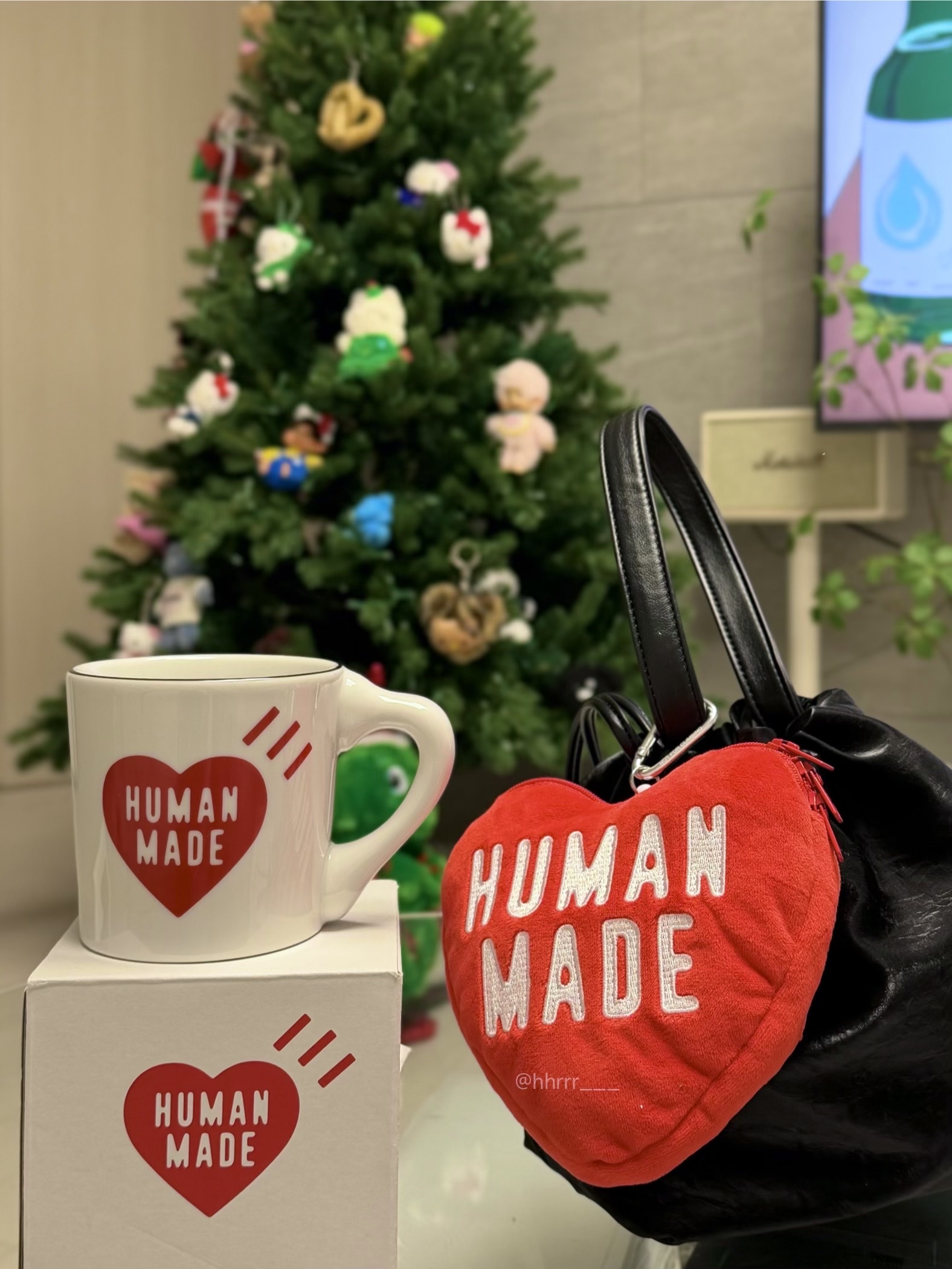Human Made Heart Pass Case Red, Human Made Heart Pass Holder Black 착용 스타일
