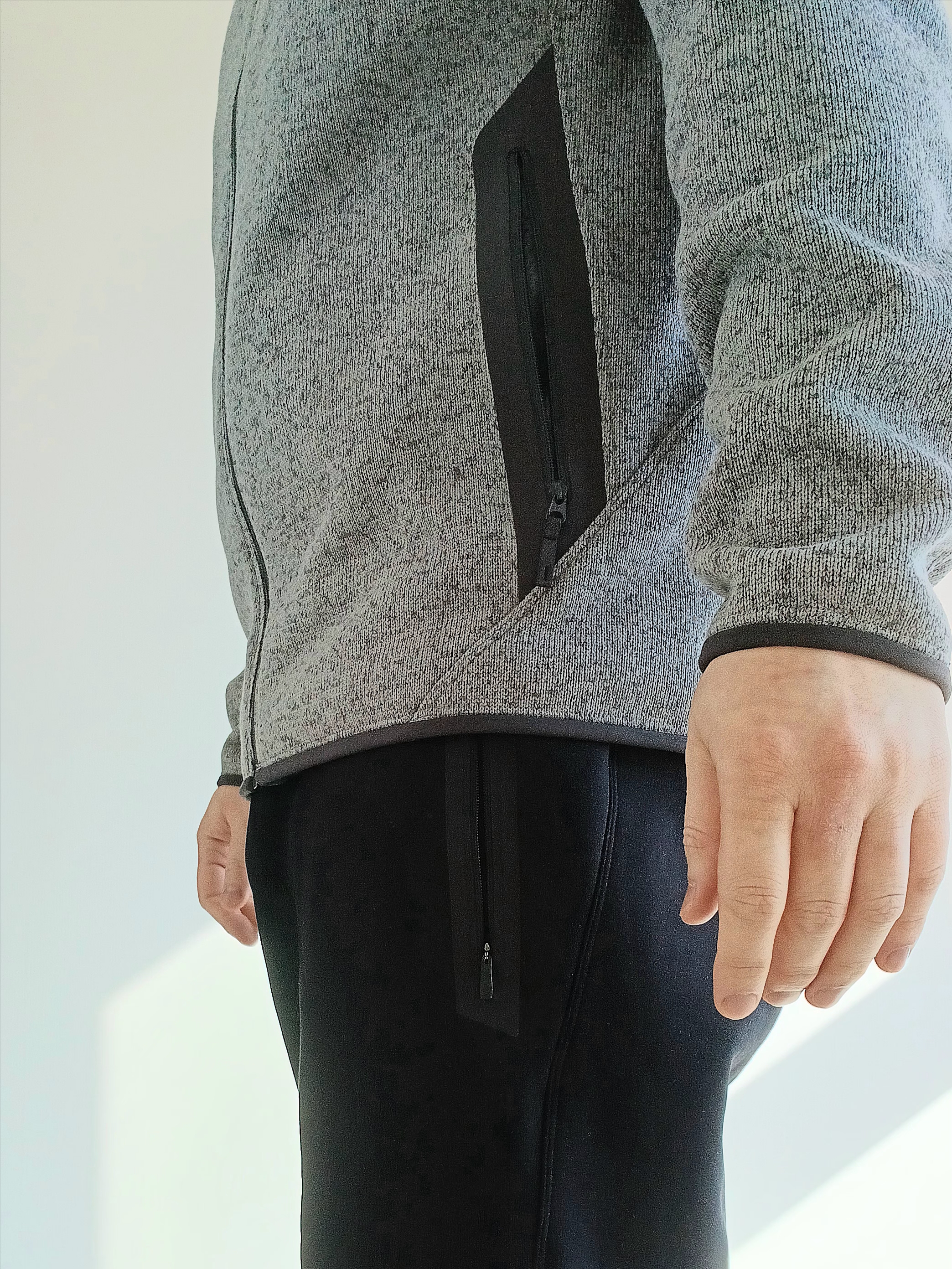 Arc'teryx Kyanite Pants Black, Arc'teryx Covert Cardigan Void Heather Graphite 착용 스타일 - 6