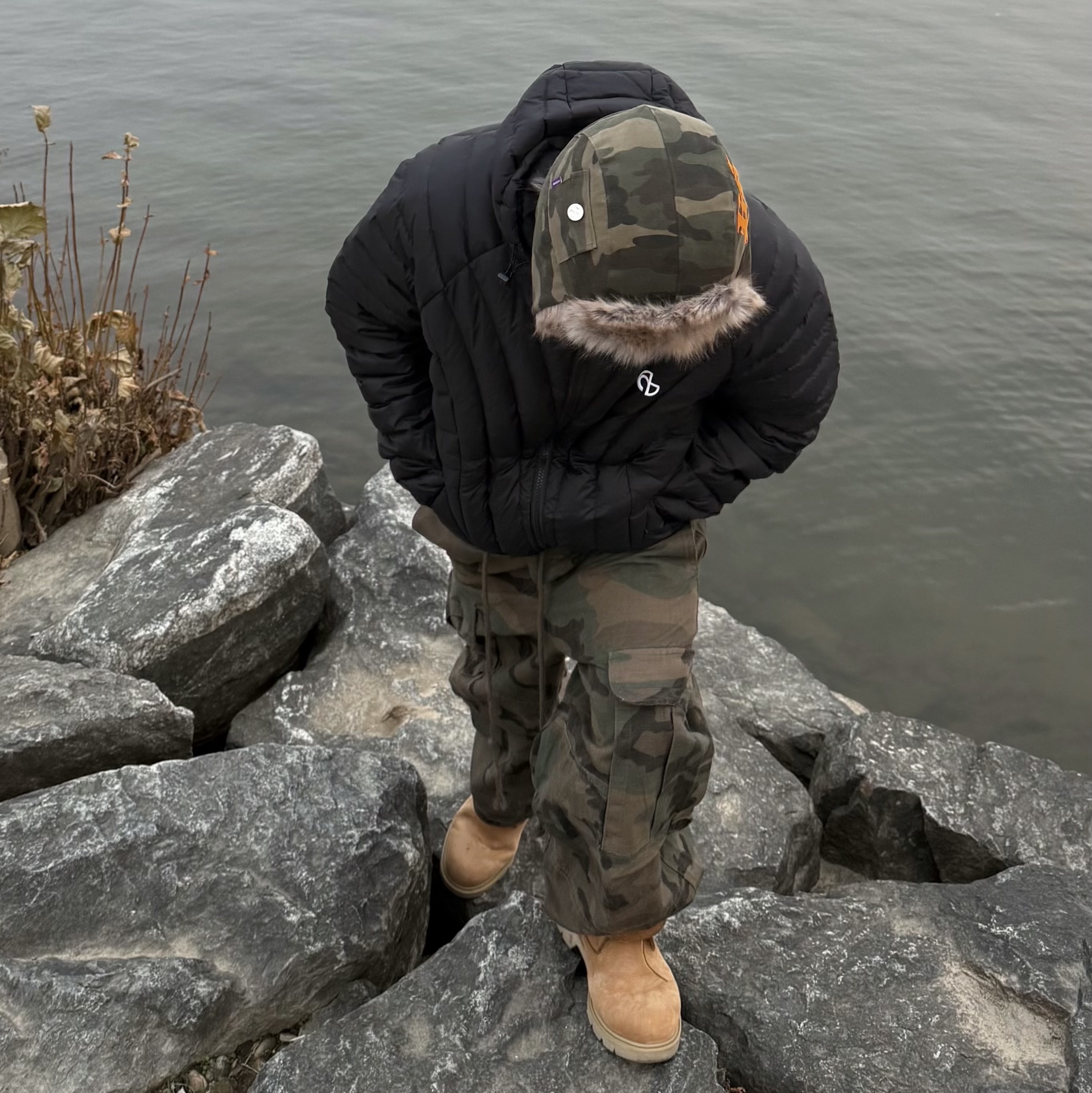 NOMANUAL Nubes Light Duck Down Black, Project G/R 3 Layered Cargo Pants Camo 착용 스타일 - 2