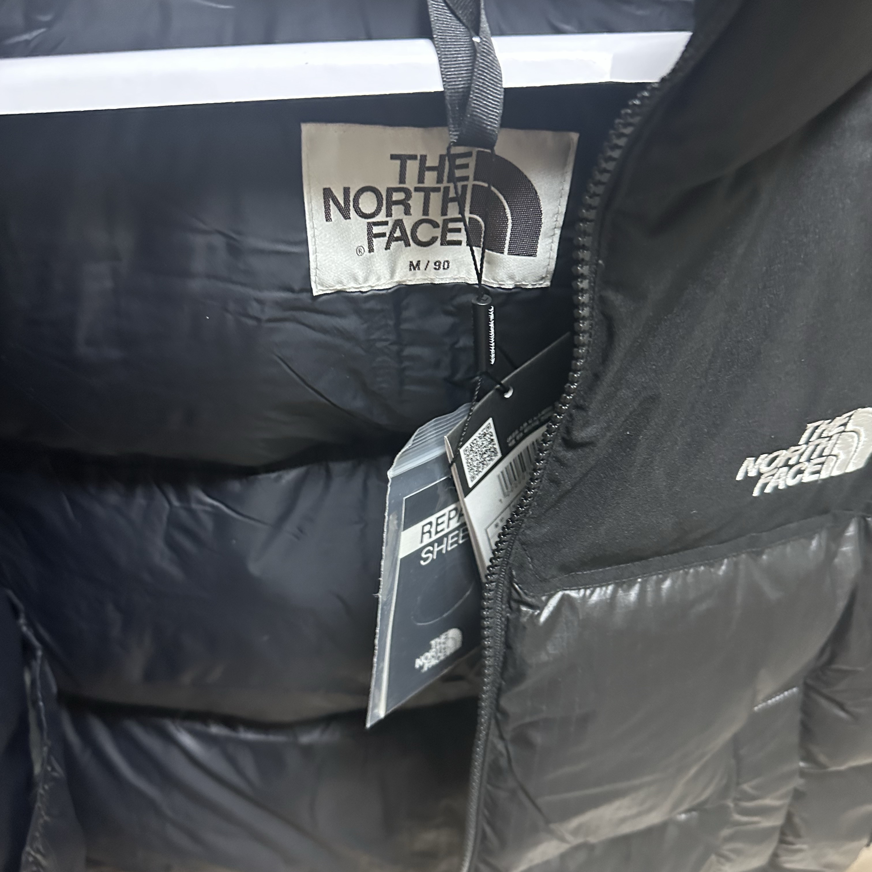 (W) The North Face White Label Novelty Nuptse Down Jacket Black 착용 스타일 - 2