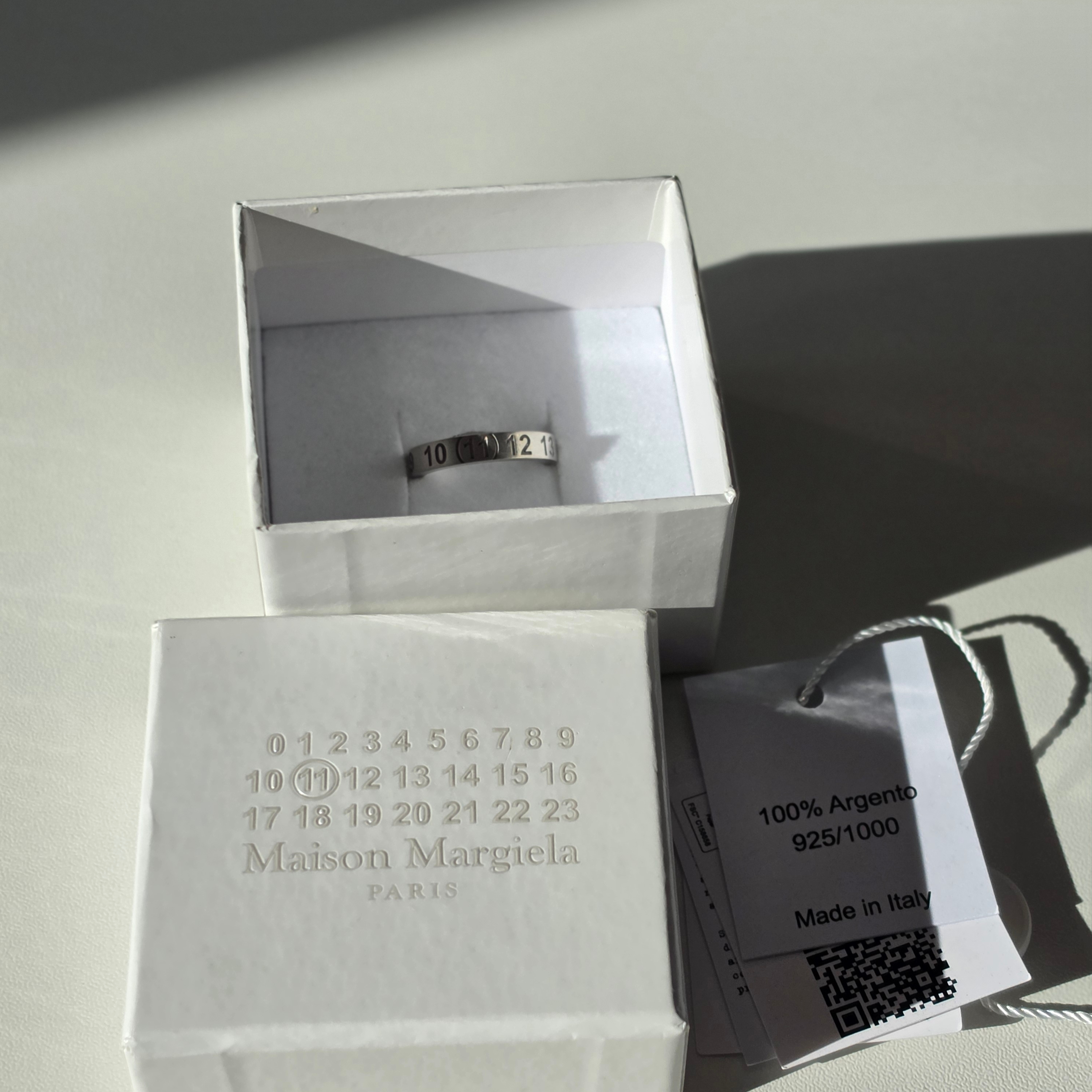 Maison Margiela Numerical Silver Ring Silver 착용 스타일 - 1