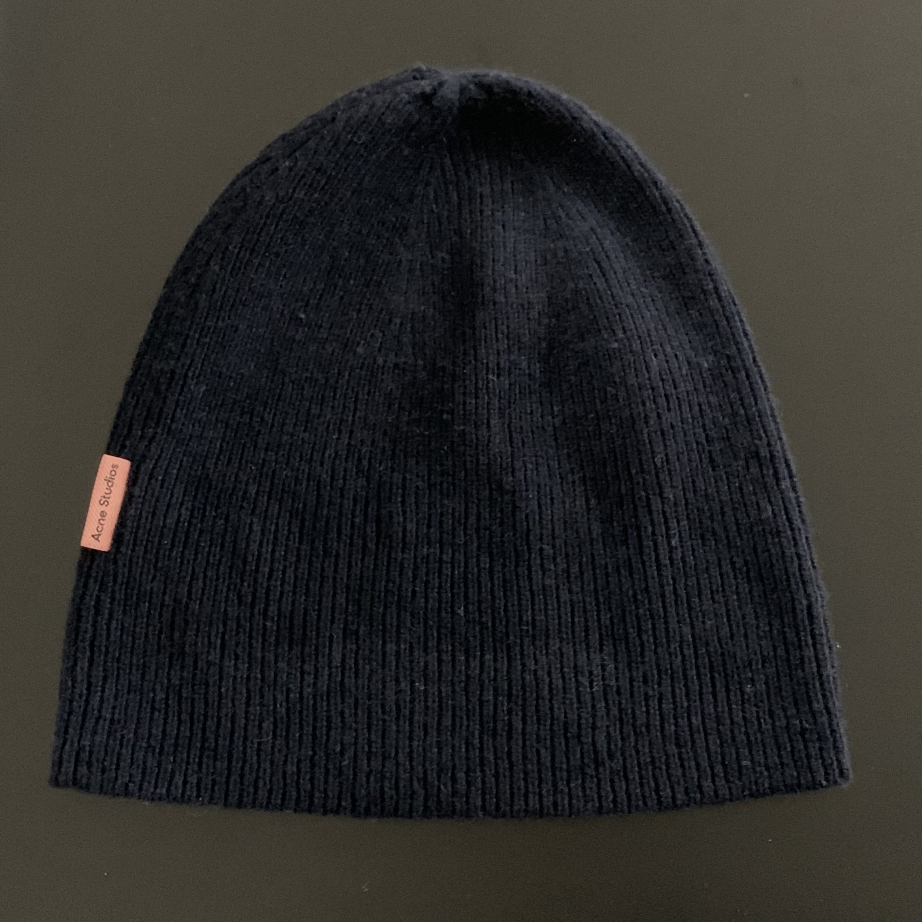 Acne Studios Large Face Logo Beanie Black 착용 스타일 - 1