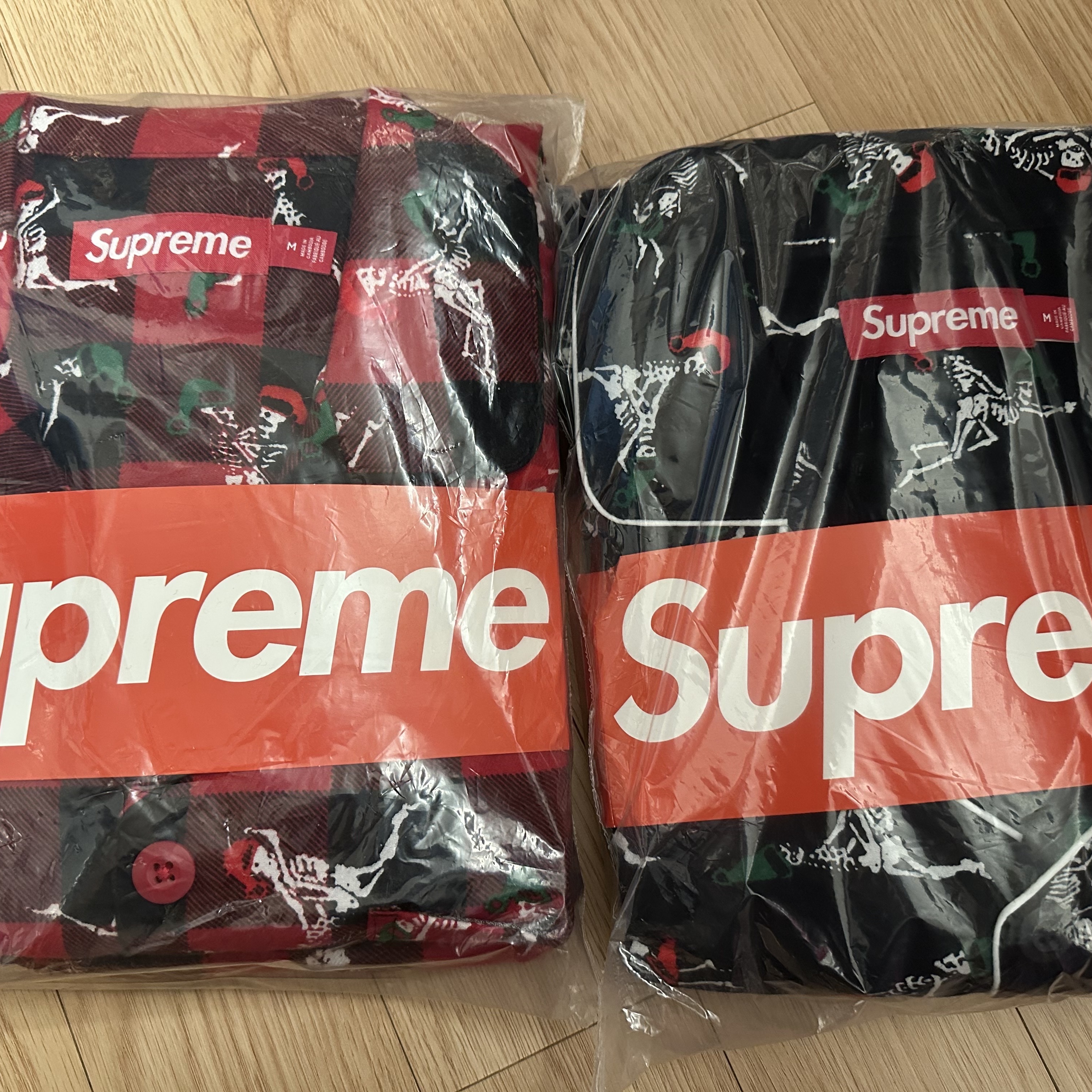 Supreme Holiday Pajama Set Black - 25FW 착용 스타일