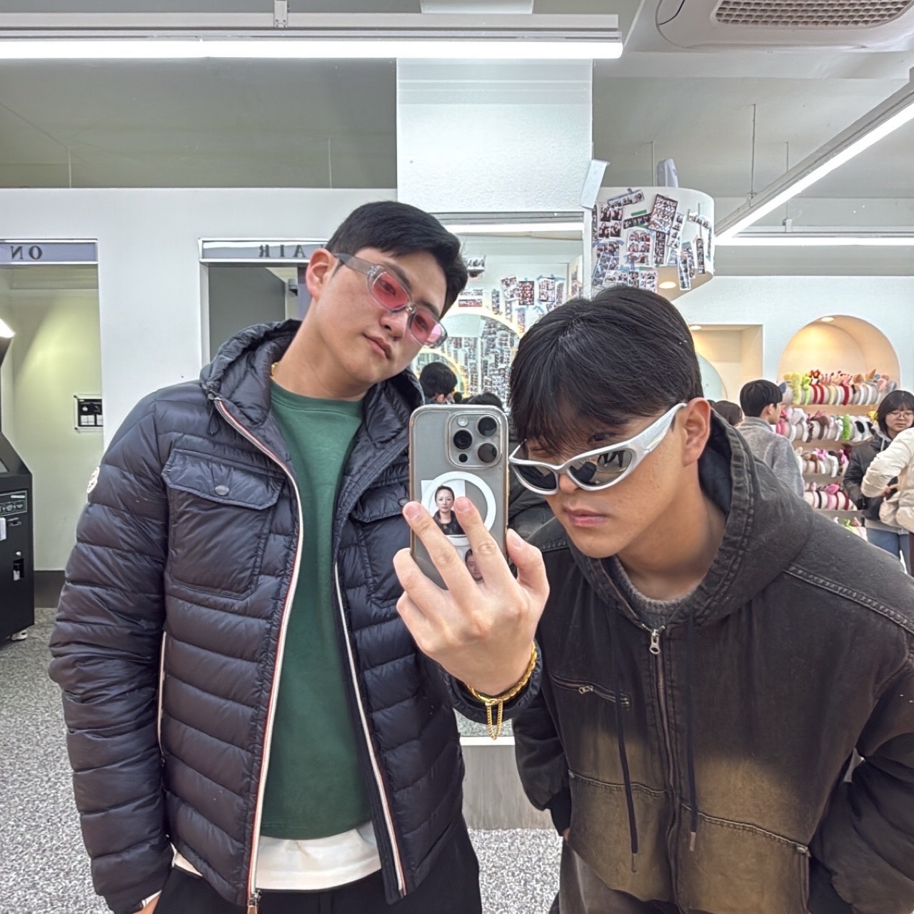 Moncler Douret Short Down Jacket Night Blue - 22SS, Adidas Puffylette Off White 착용 스타일 - 2