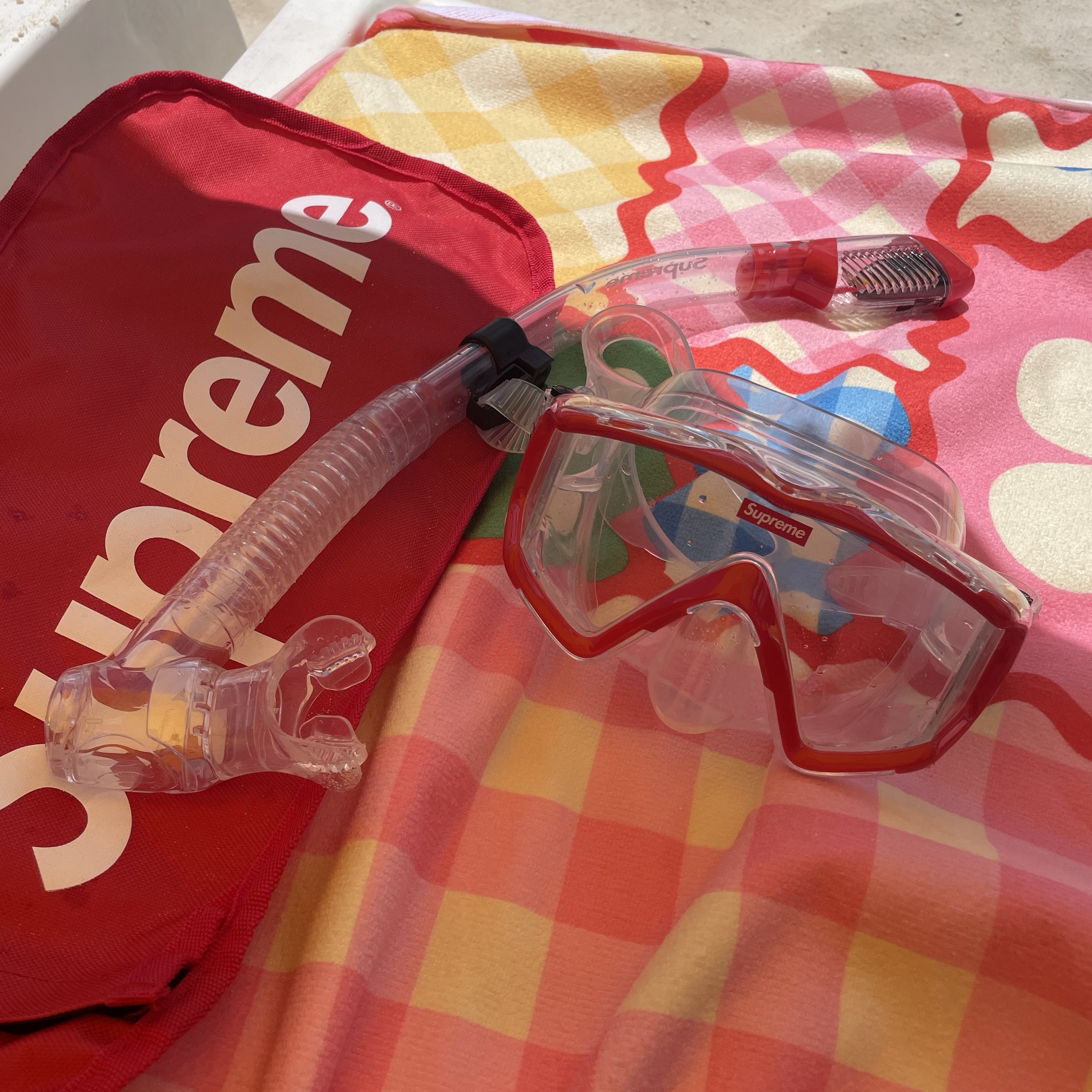 Supreme x Cressi Snorkel Set Red - 19SS 착용 스타일