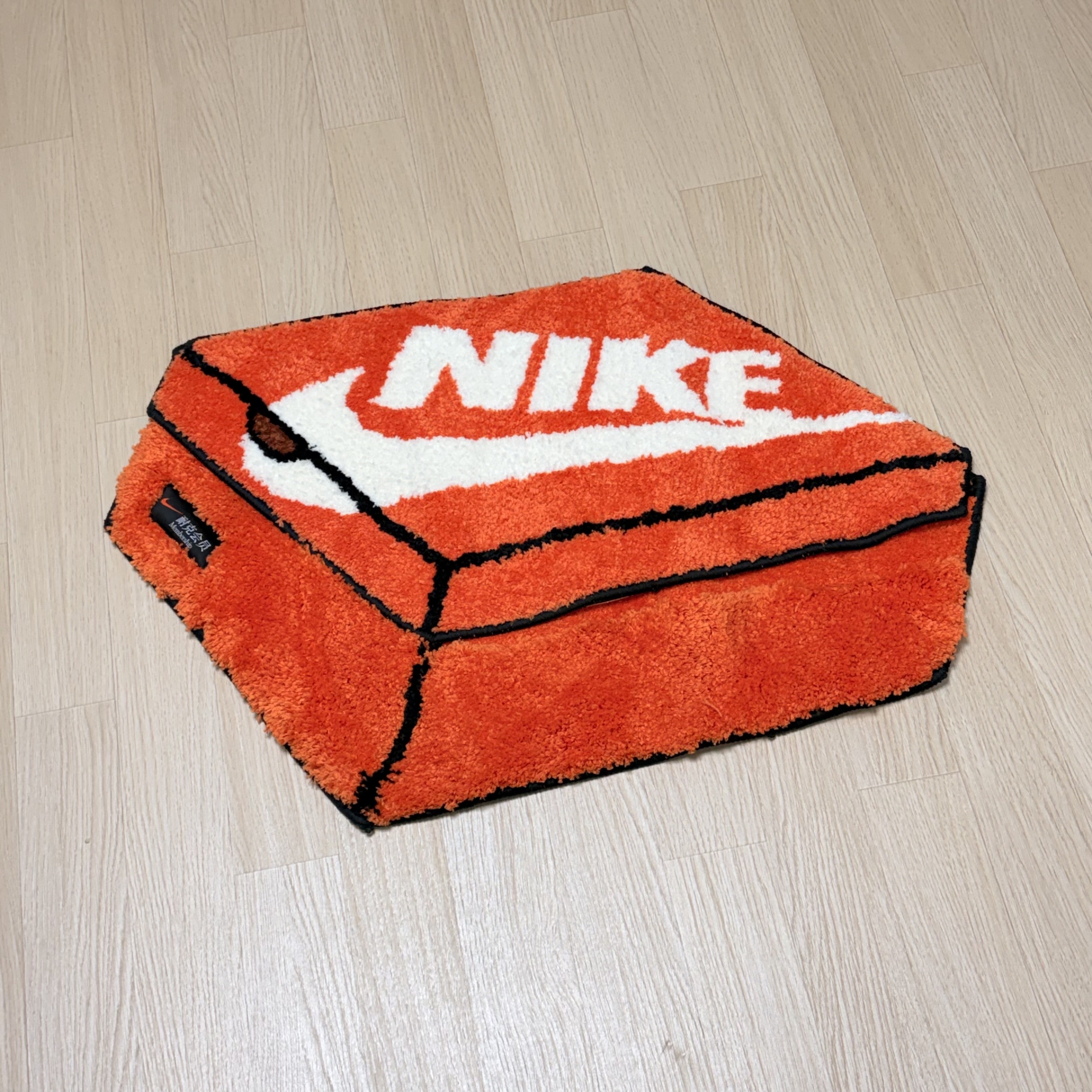 Nike Box Rugmat Orange 착용 스타일