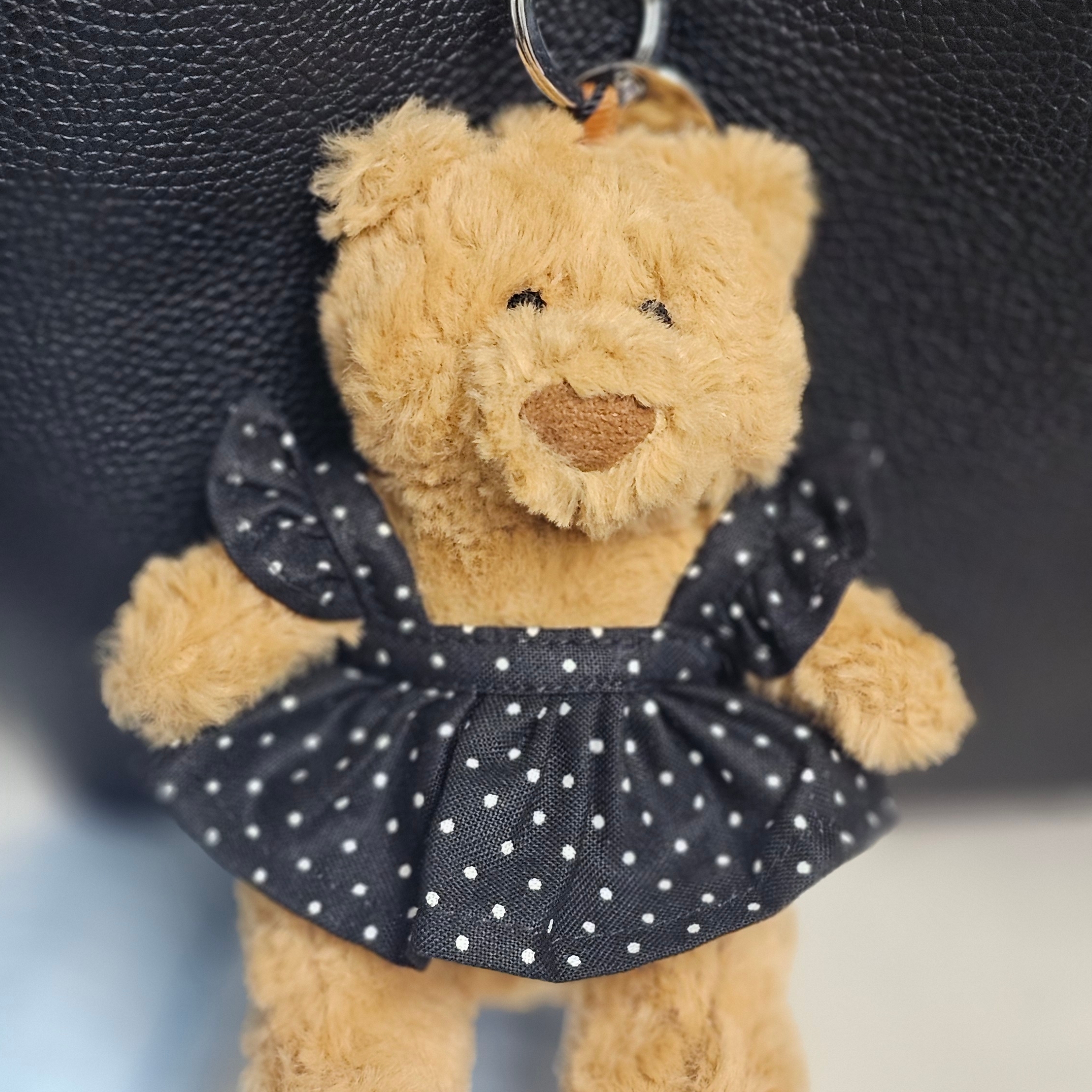Jellycat Bartholomew Bear Bag Charm Brown 착용 스타일 - 2