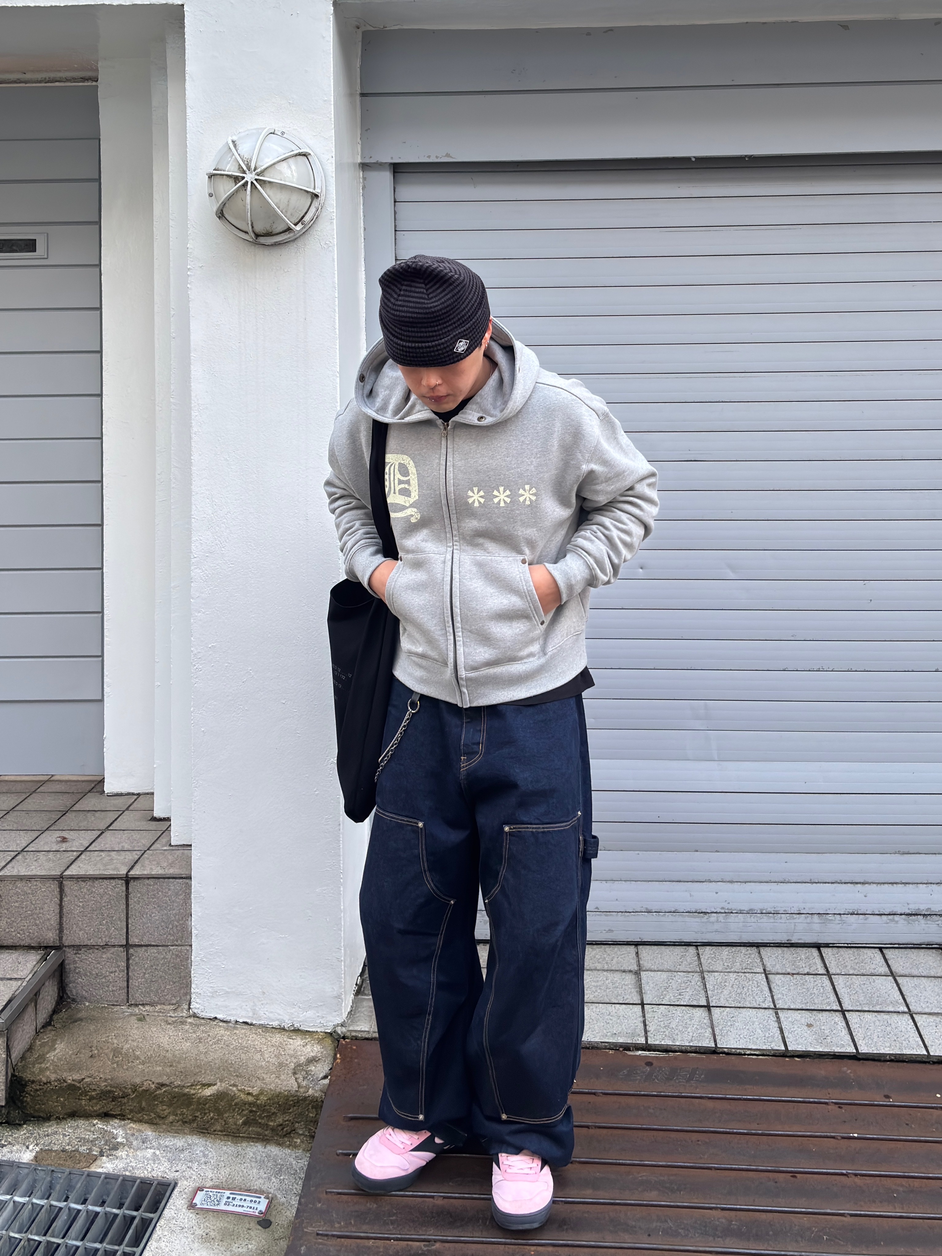AMOU Fur Hoodie Zip Up Gray 착용 스타일 - 10