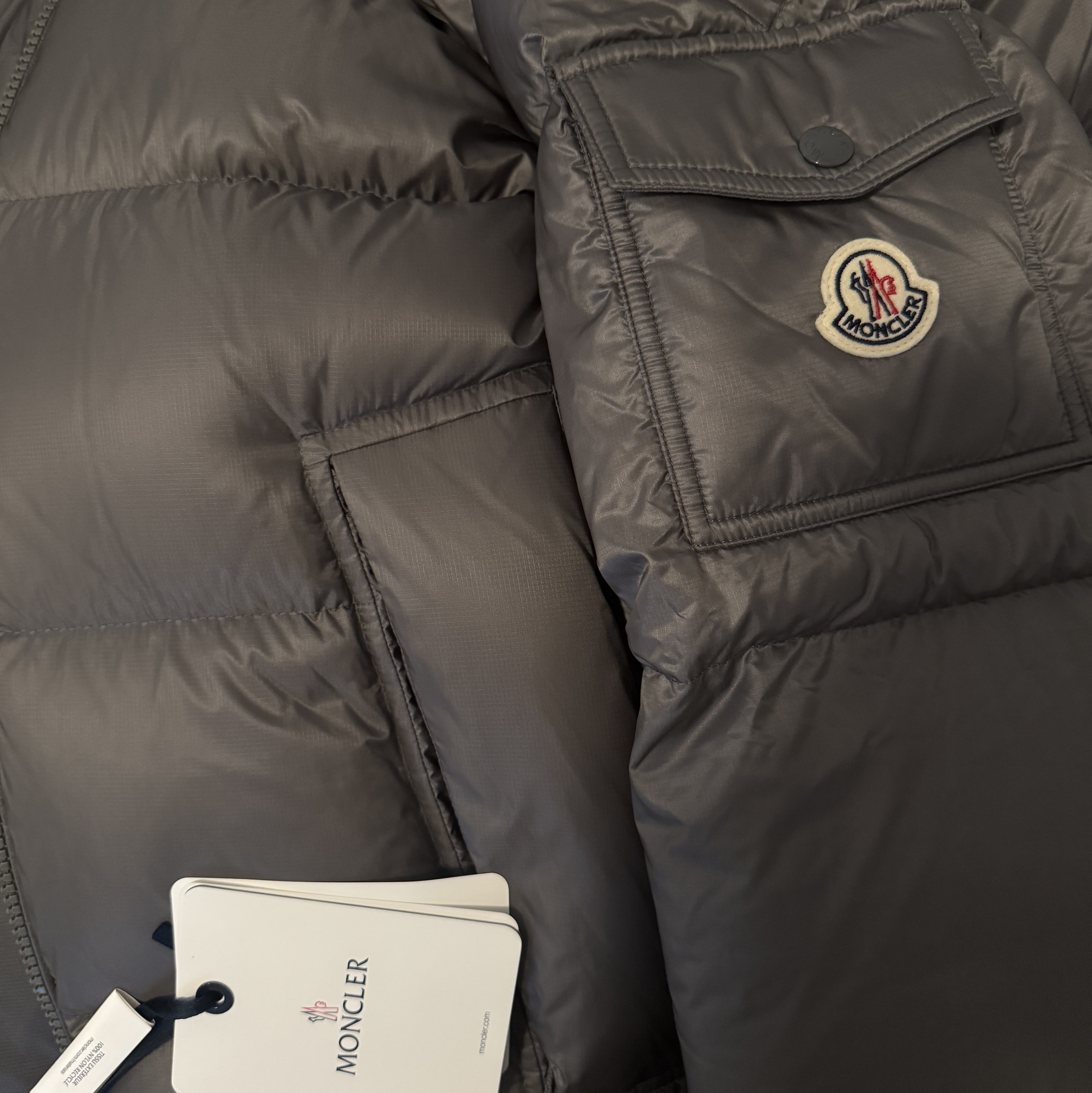 Moncler Couyere Hooded Short Down Jacket Grey - 25FW 착용 스타일