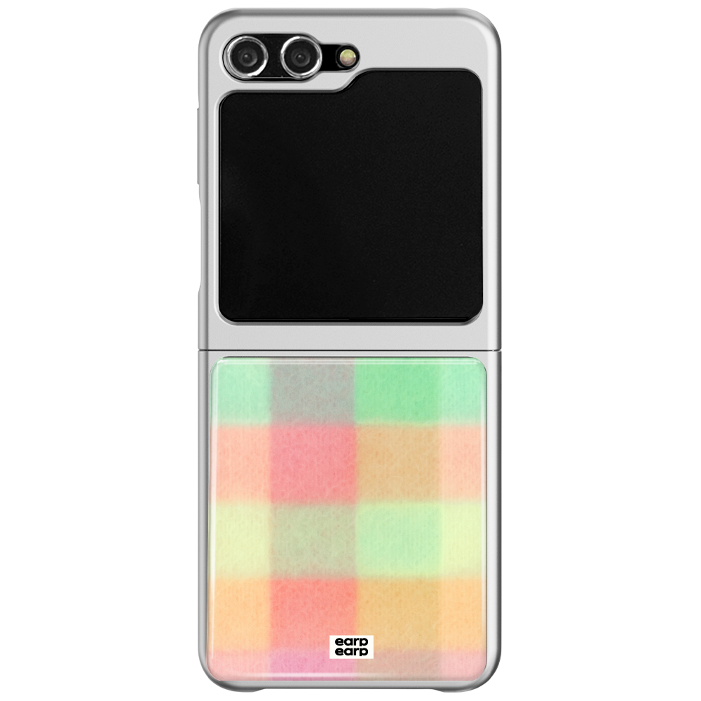 E2512_0031_2 earpearp Pastel Check Pink Z Flip Epoxy Case Silver MagSafe