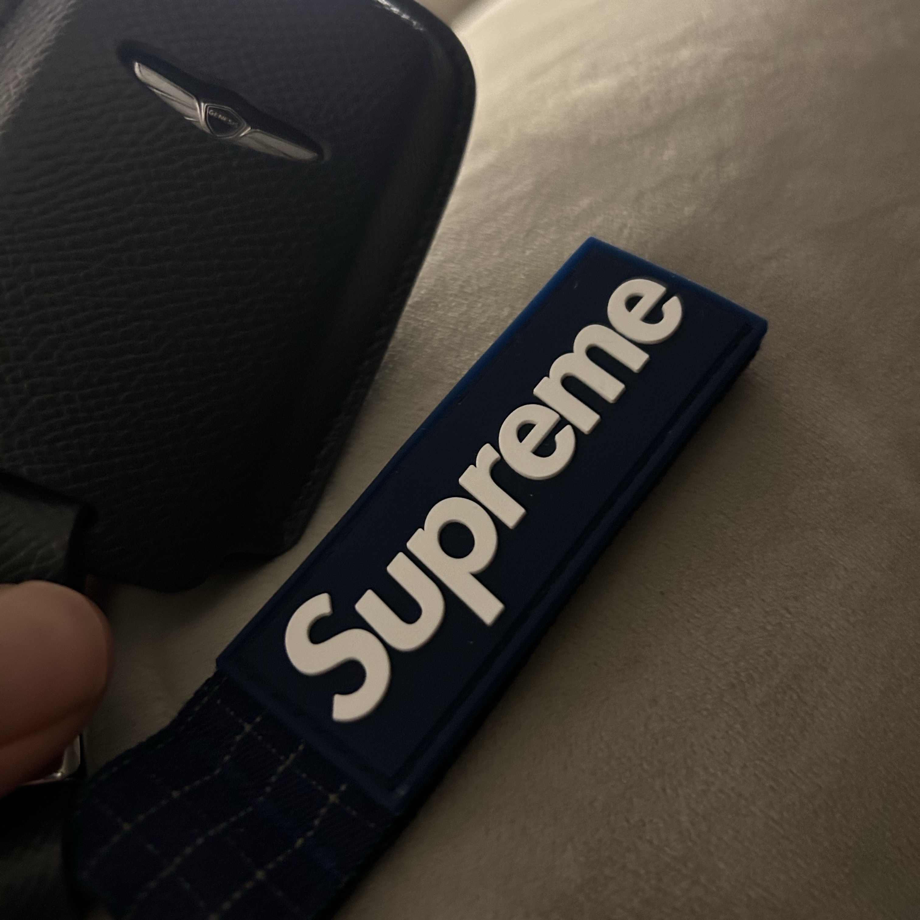 Supreme Ripstop Keychain Navy - 24SS 착용 스타일