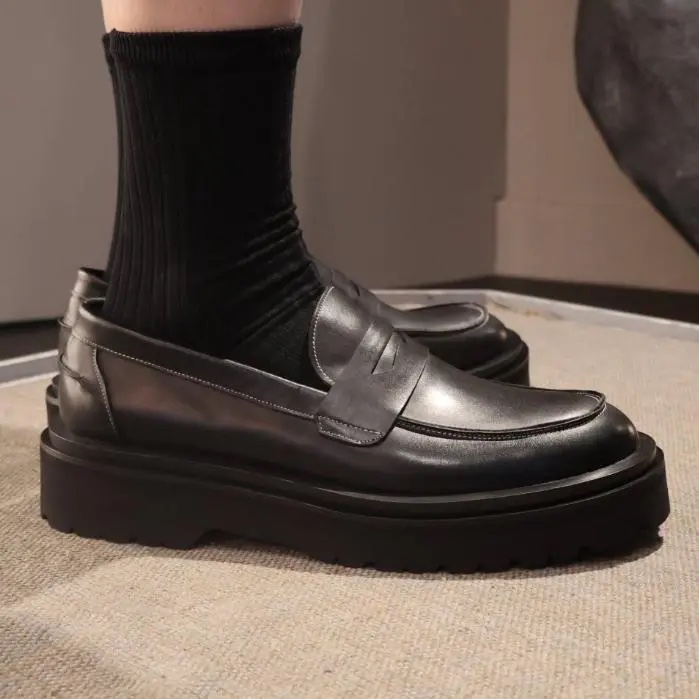 PENNY PLATE Men Loafer Black High 착용 스타일