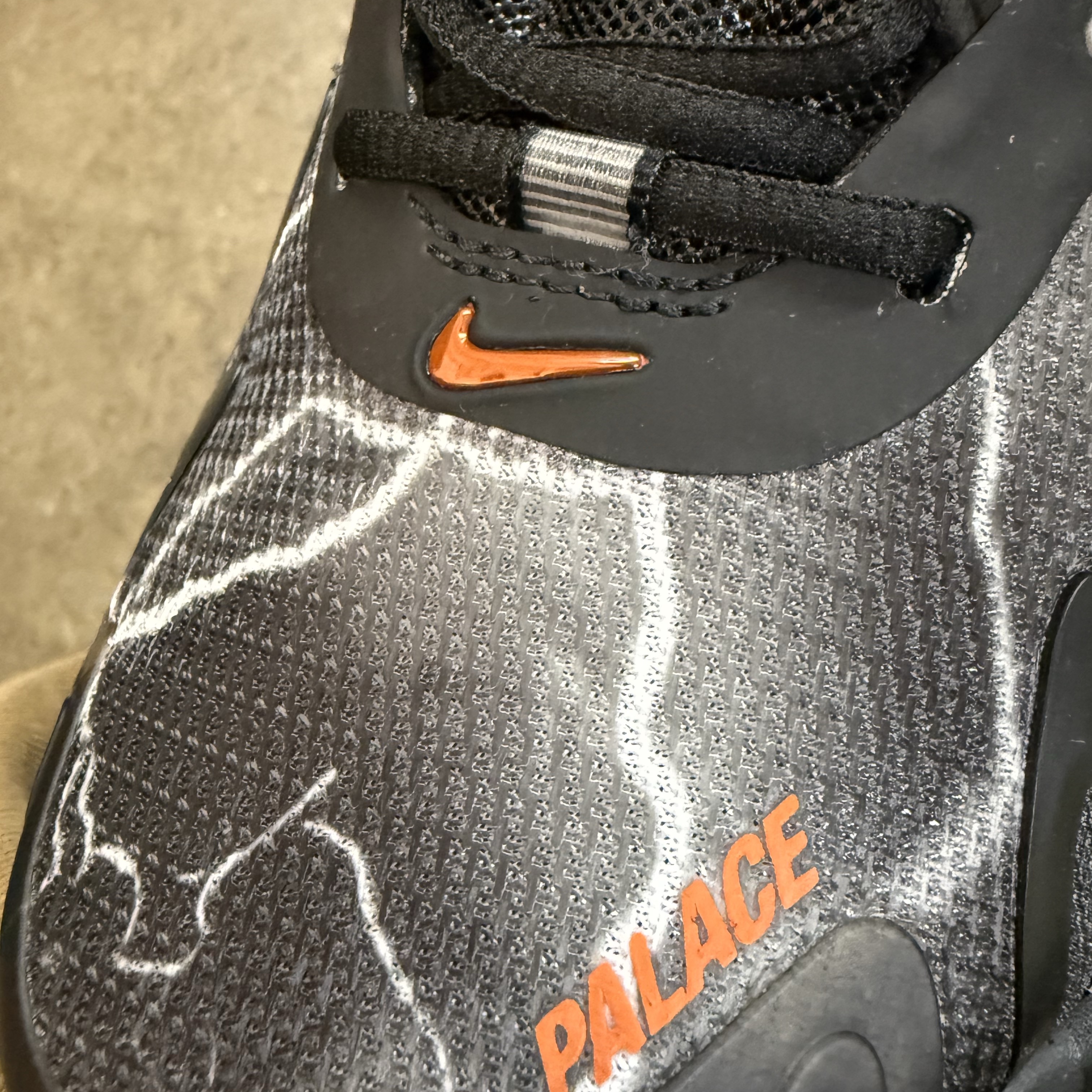 Nike x Palace Air Max Dn8 Black Safety Orange 착용 스타일 - 3