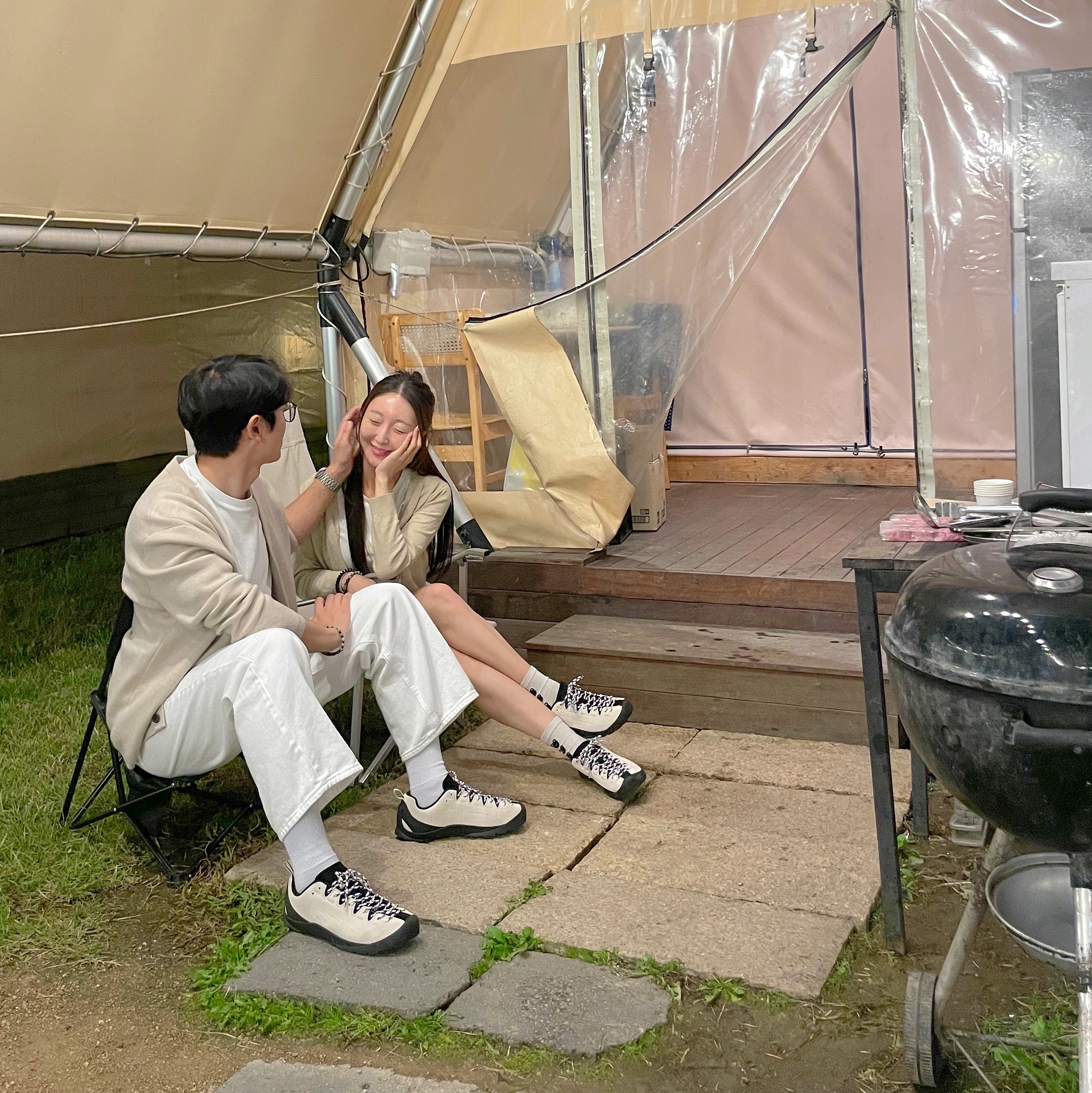 (W) Keen Jasper Sneakers Birch Black 착용 스타일