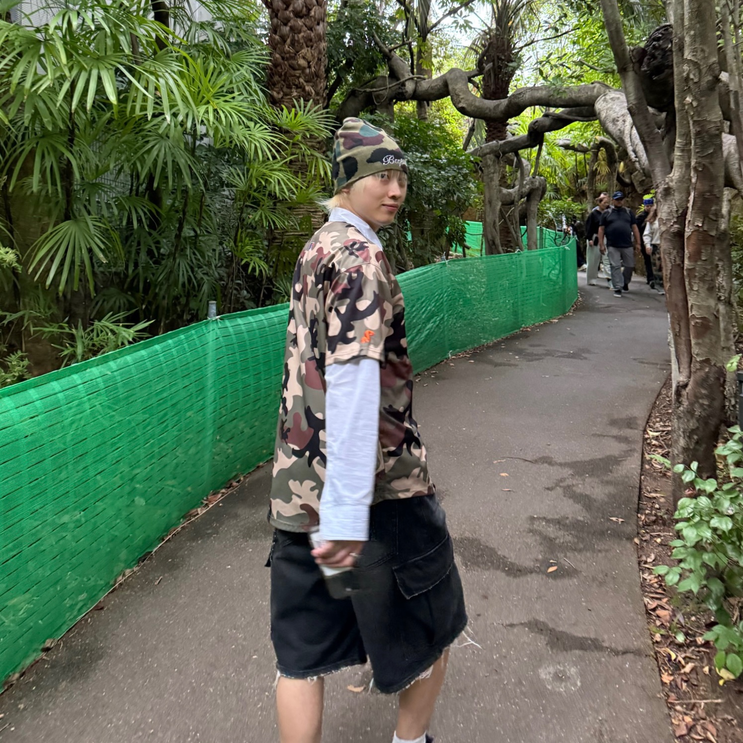 WKNDRS Baseball Script Jersey Camo, (W) Nike x Maha Amsterdam Total 90 Shox Magia Black and Metallic Silver 착용 스타일 - 1