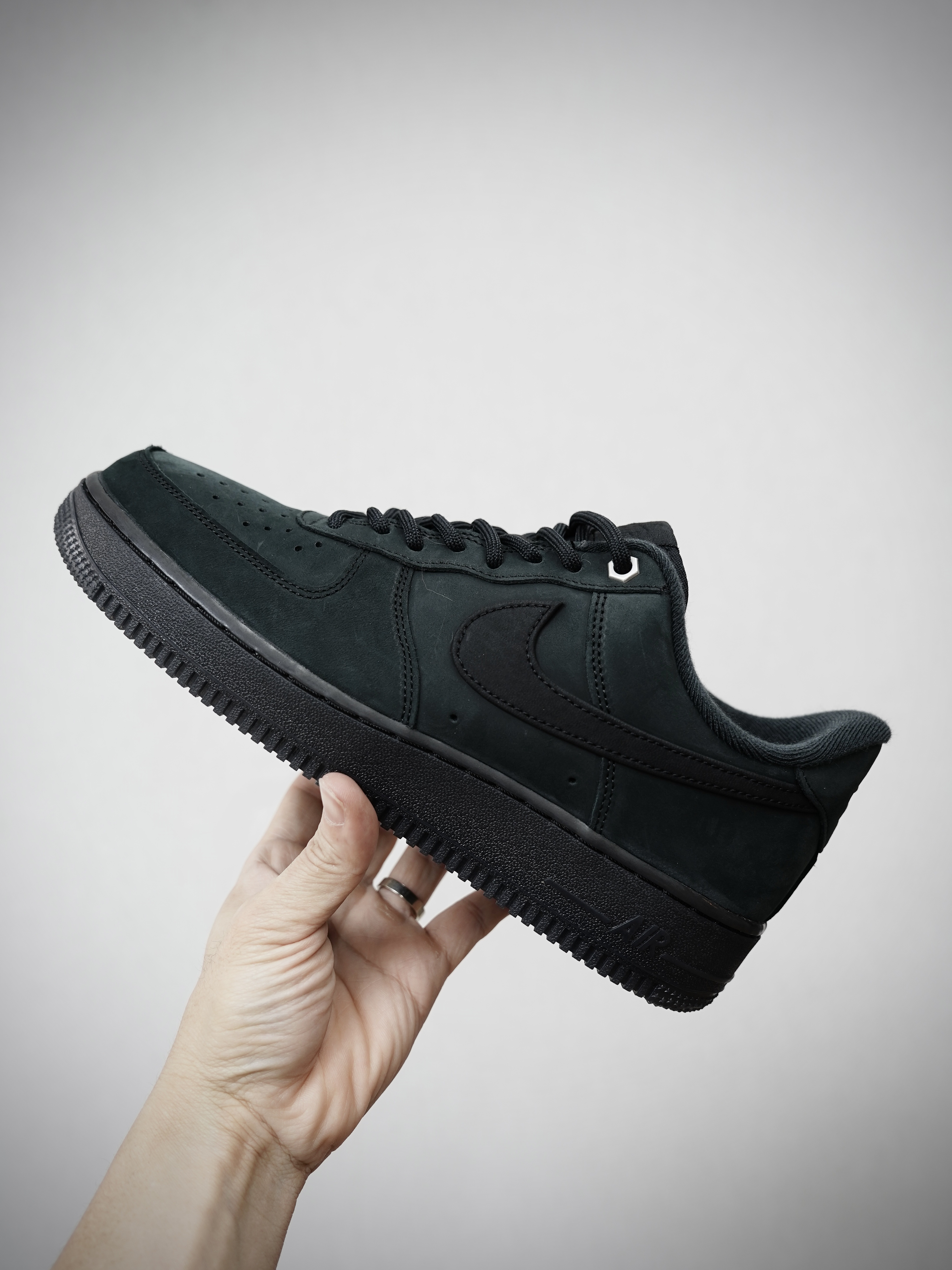 Nike Air Force 1 '07 WB Black 착용 스타일 - 1
