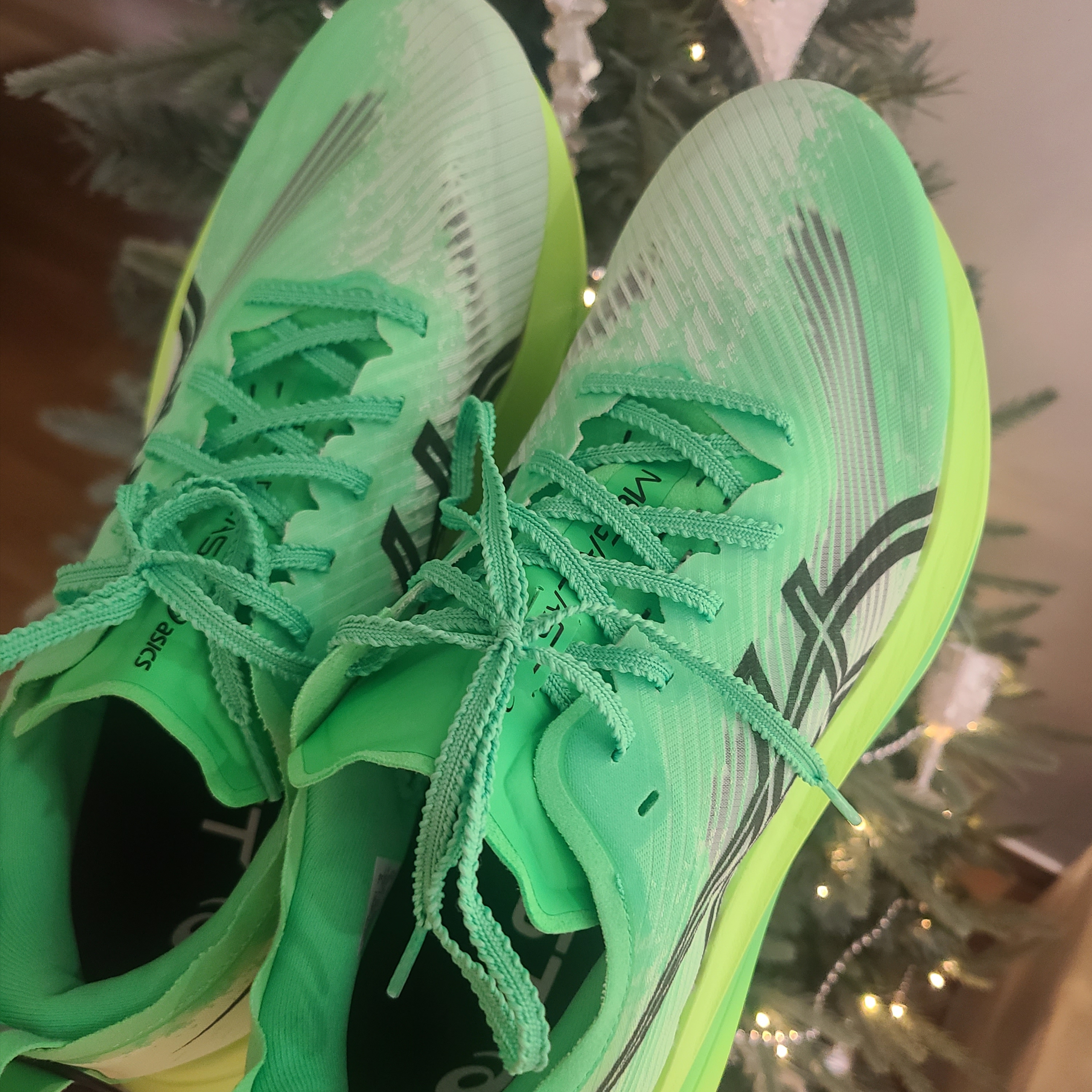 Asics Megablast Vital Green Black 착용 스타일