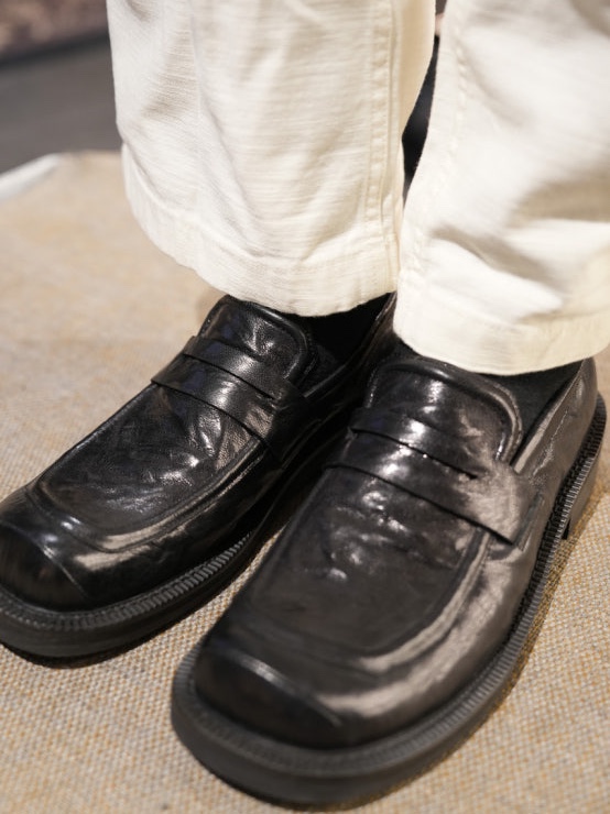 PENNY PLATE M/W Crease Project Loafer 착용 스타일