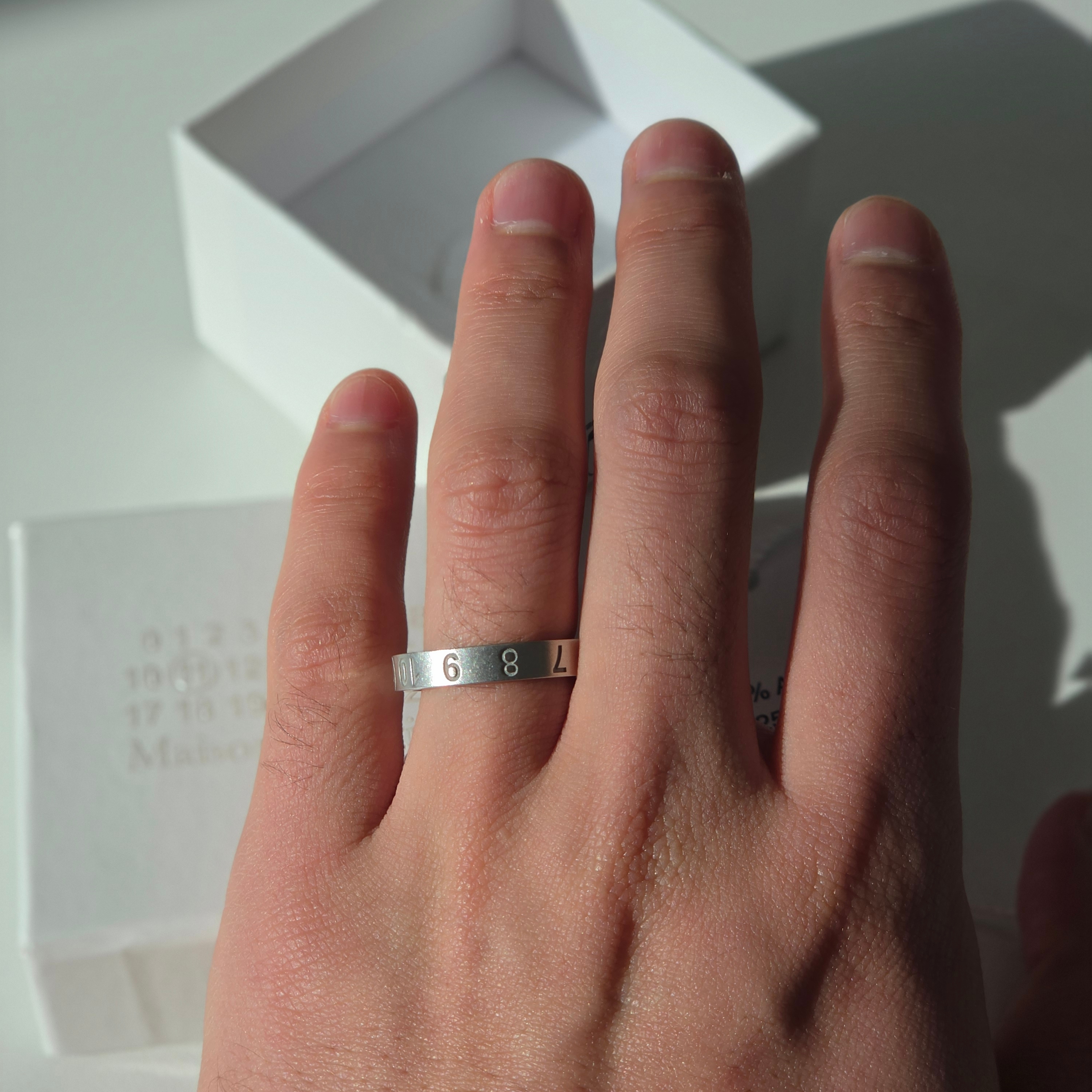 Maison Margiela Numerical Silver Ring Silver 착용 스타일 - 2