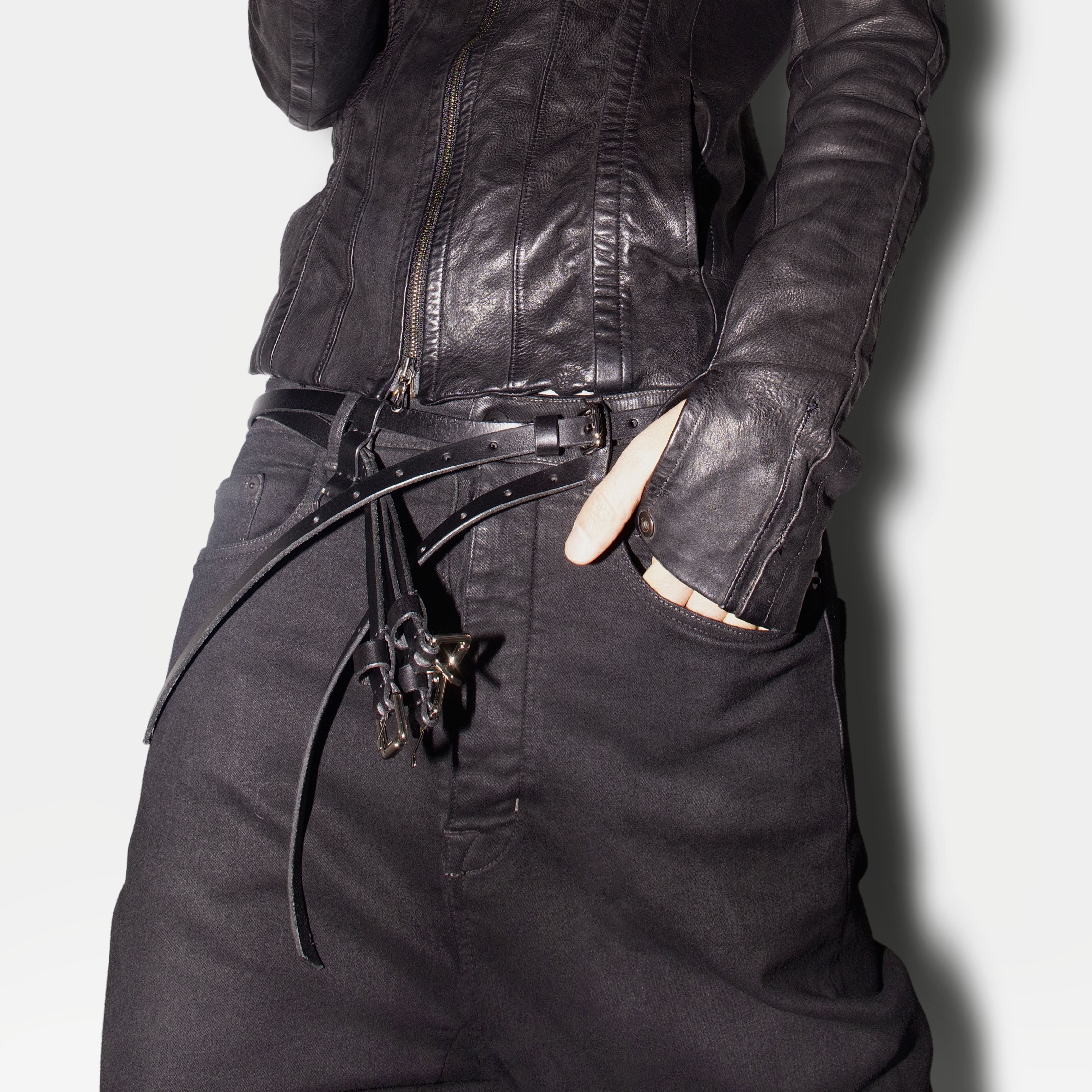 DIRT NAP Whipline 4-Buckle Belt 착용 스타일