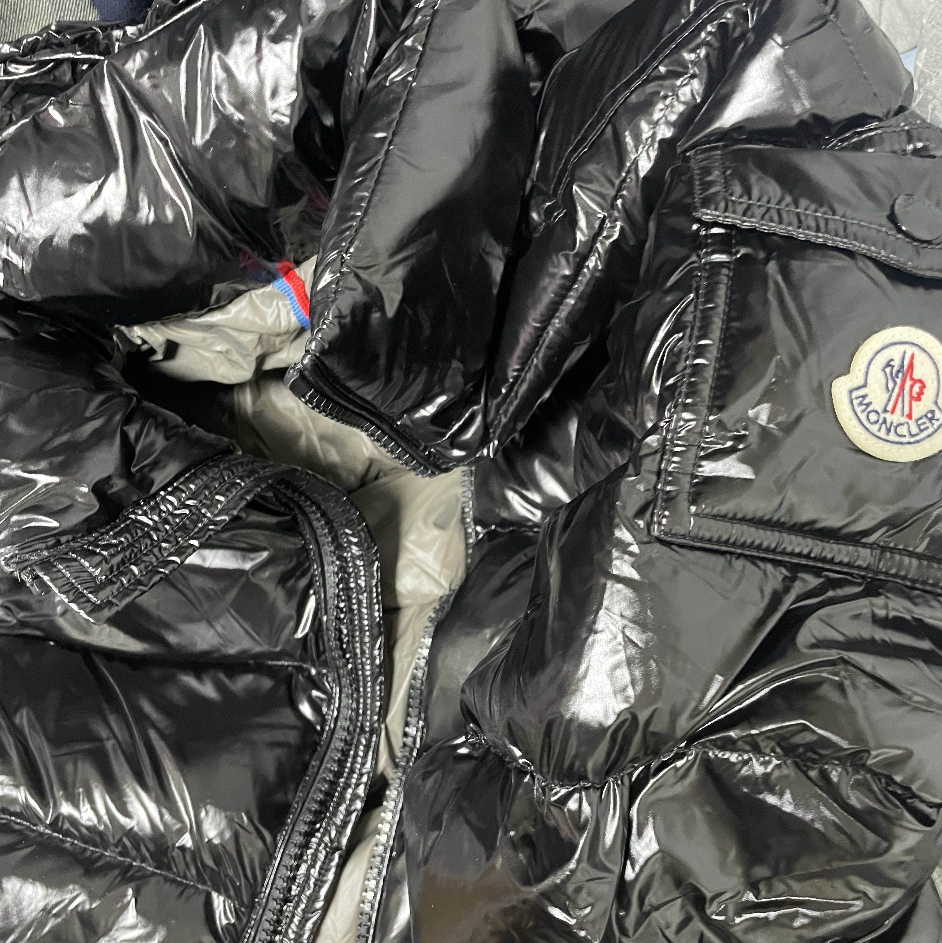 Moncler Maya Short Down Jacket Black - 24FW 착용 스타일
