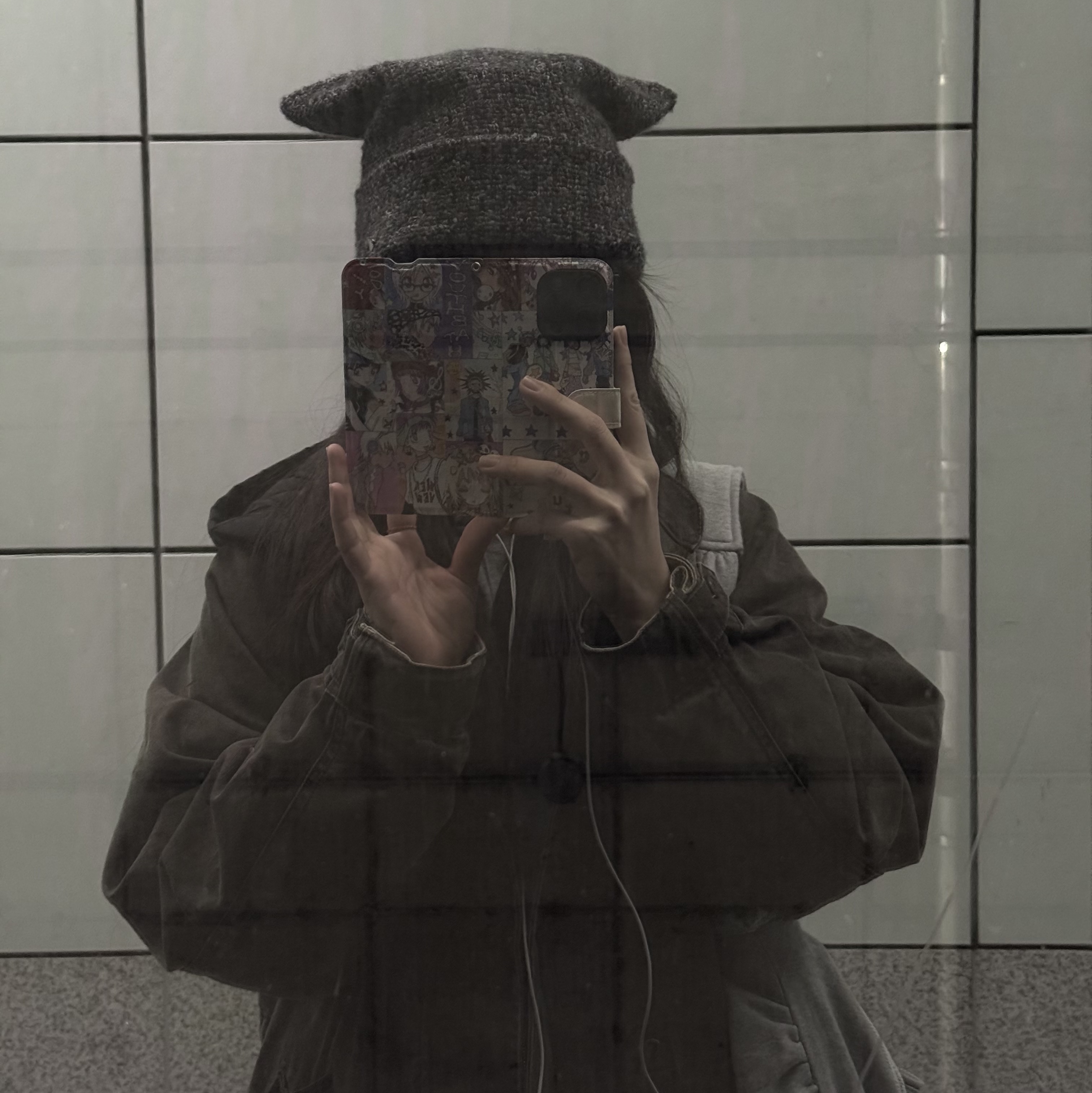 COYSEIO Wide Cat Beanie Grey, YOUTHBATH YB X Oliwa Card Wallet Phone Case 착용 스타일