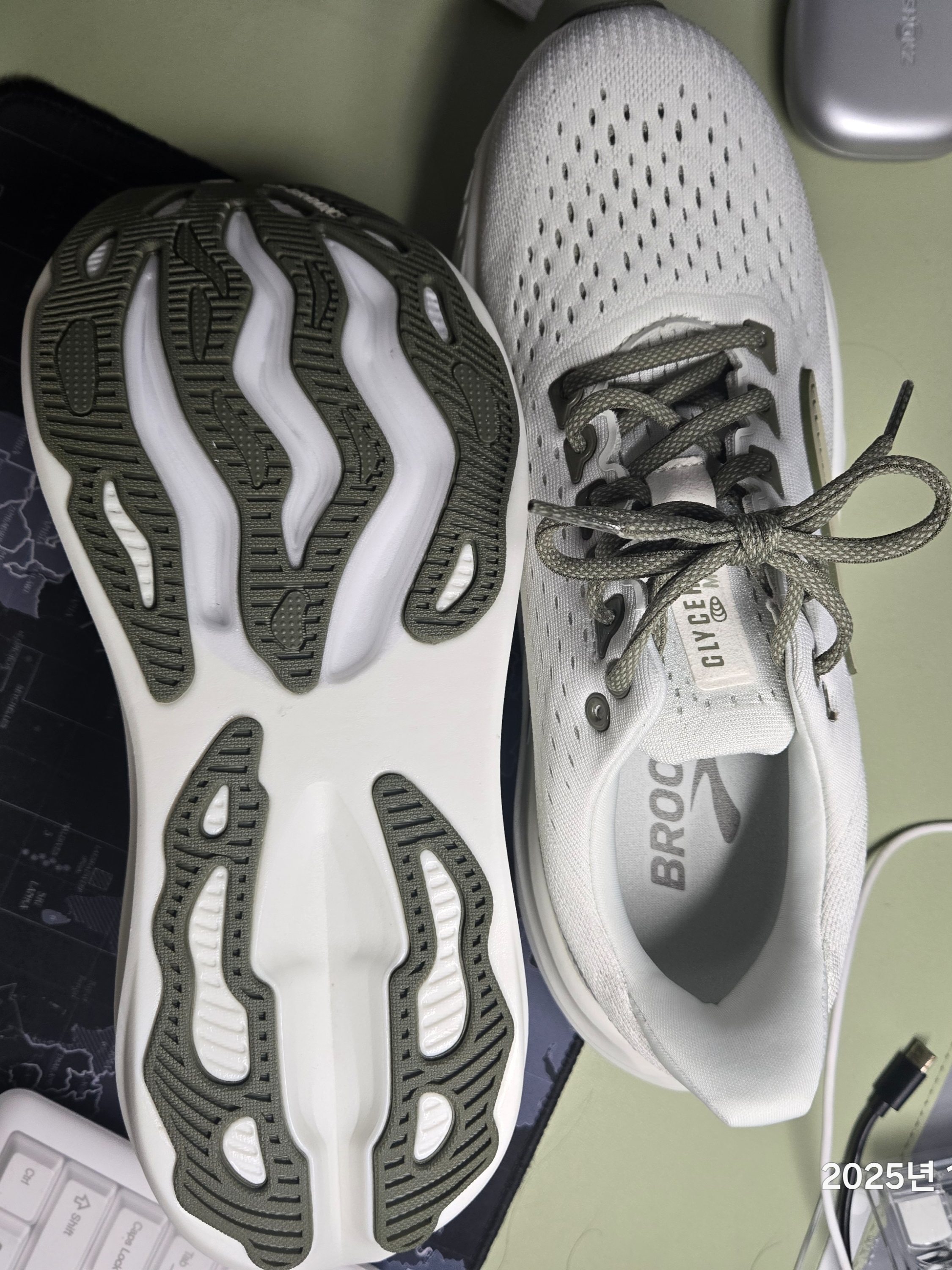 Brooks Running Glycerin Max Olive - D Medium 착용 스타일