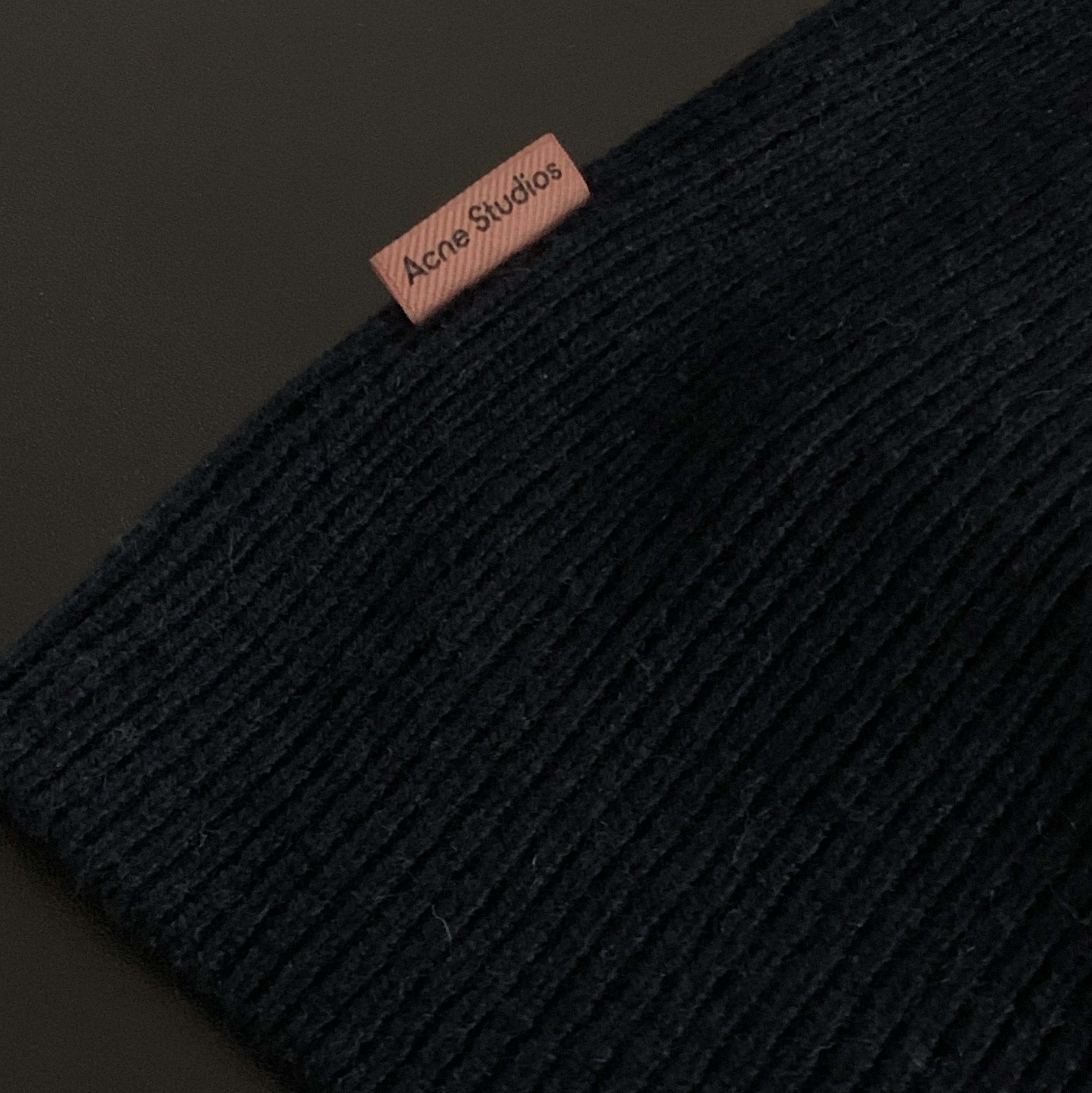Acne Studios Large Face Logo Beanie Black 착용 스타일 - 2