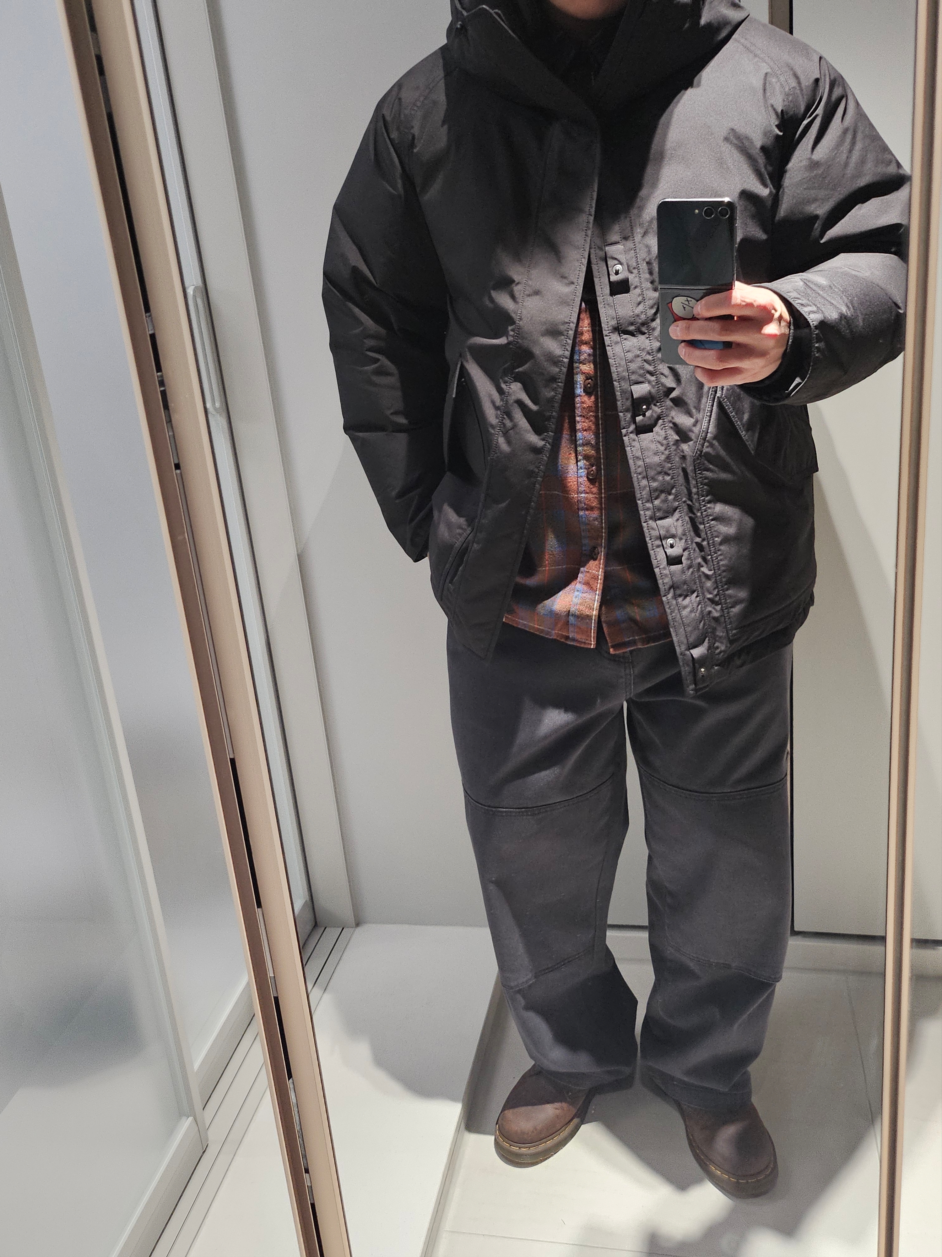 Nanamica Gore-Tex Down Coat Black, Obey Bigwig Twill Double Knee Pants Laurel Wreath 착용 스타일 - 2