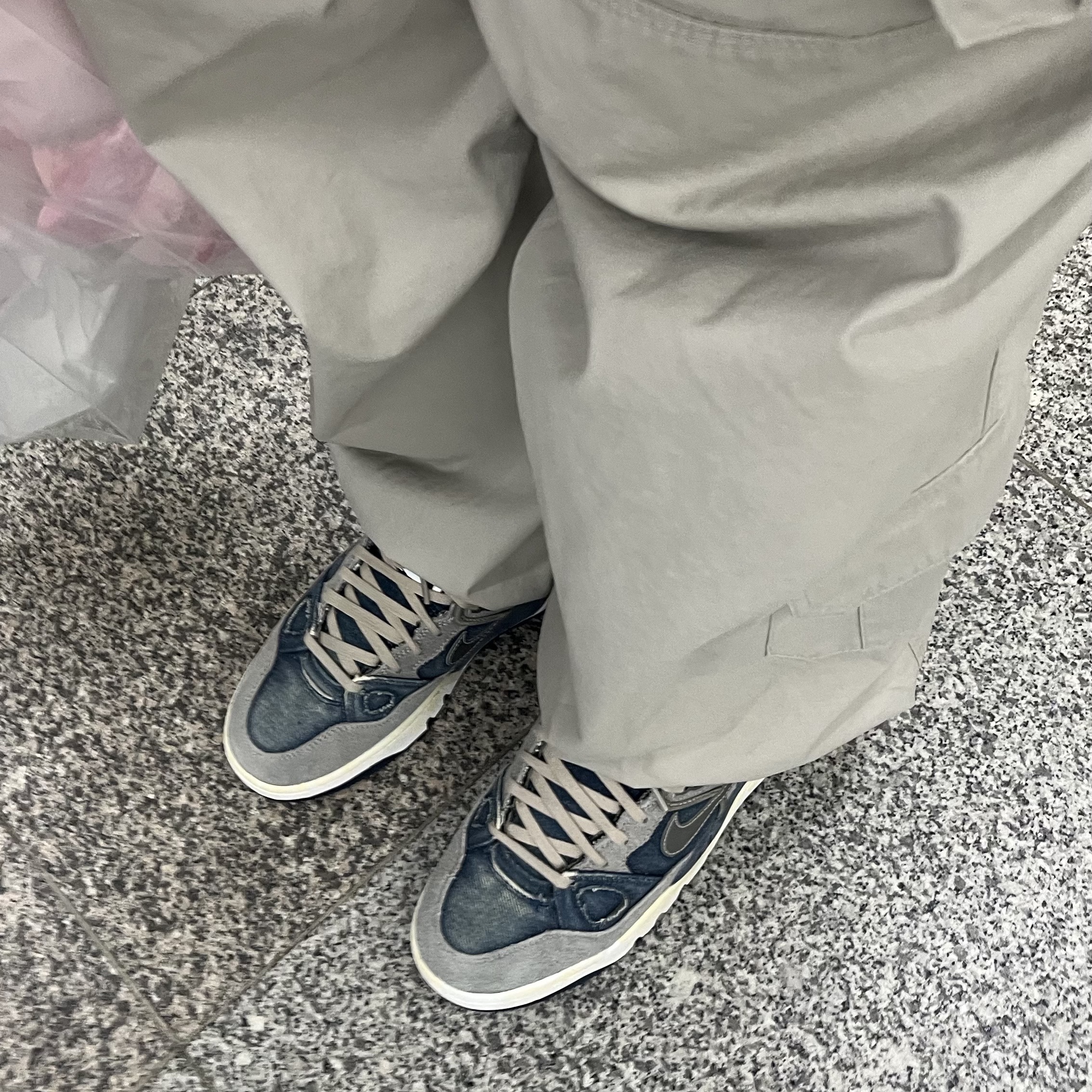 [KREAM 단독] Flavorism VTG Washed Cargo Pants Washed beige, Nike x Nigo x Levi's Air Force 3 Low SP Olive Grey Metallic Pewter (Levi's Tag) 착용 스타일