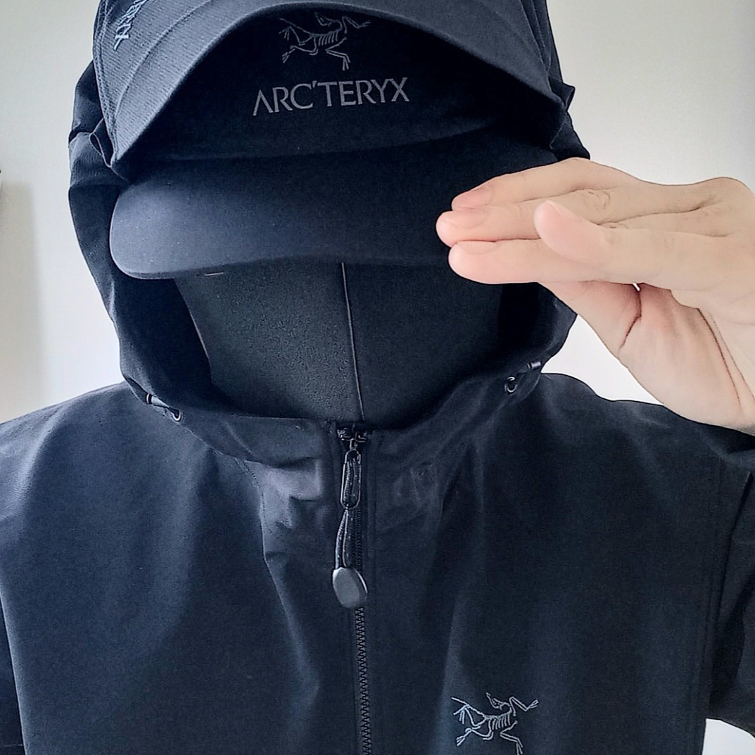 Arc'teryx Gore 5 Panel Cap Black, Arc'teryx Gamma Hoody Black 착용 스타일 - 1